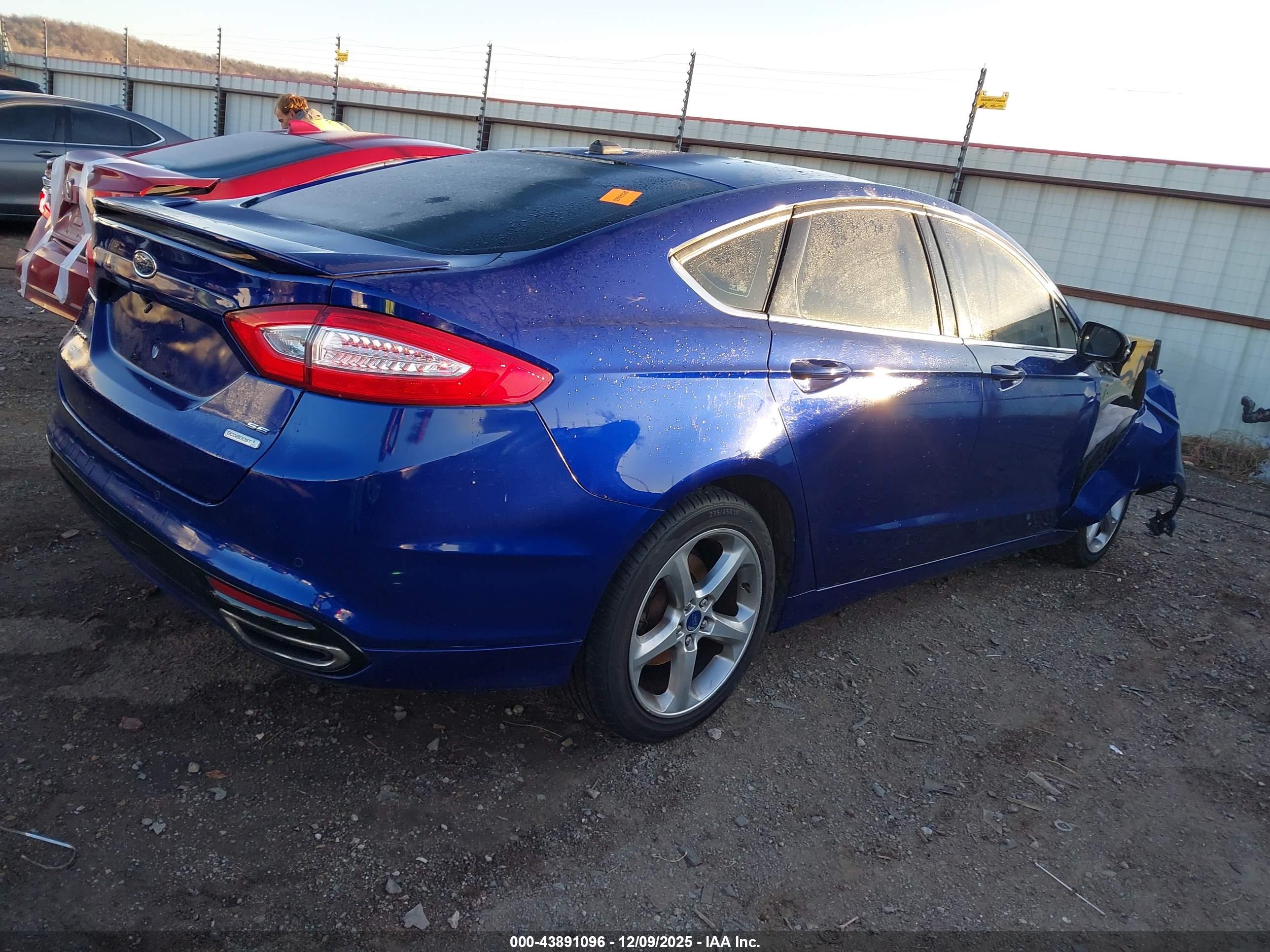 FORD FUSION image 4
