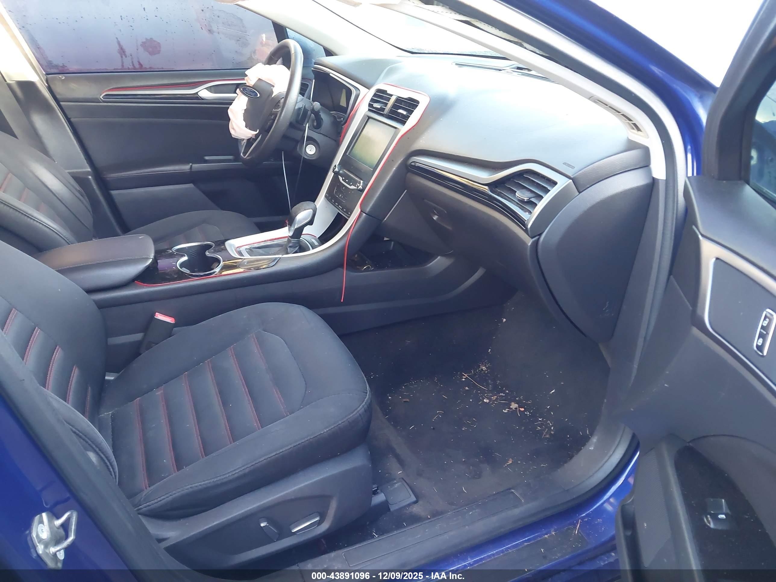 FORD FUSION image 5
