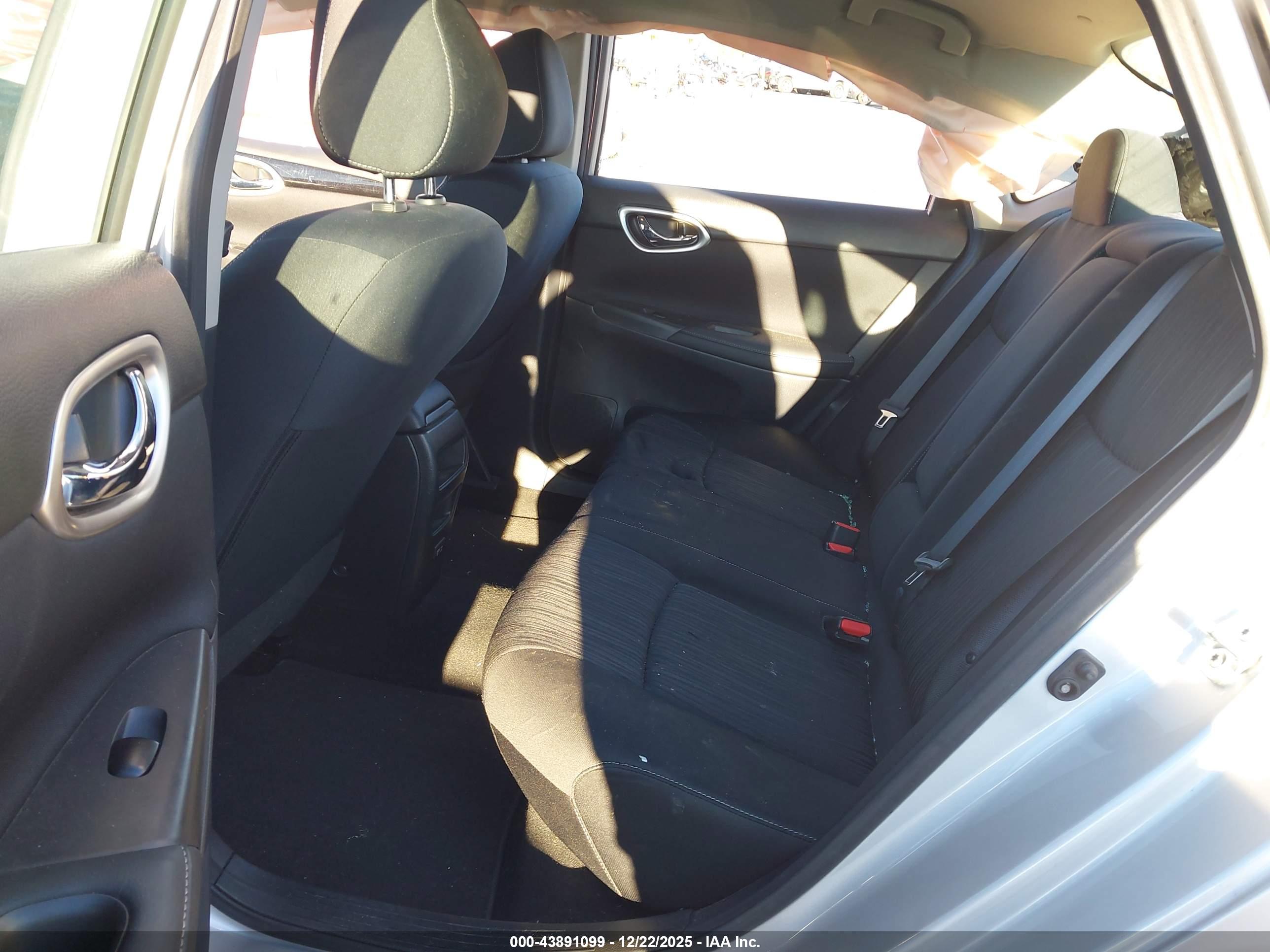 NISSAN SENTRA image 8