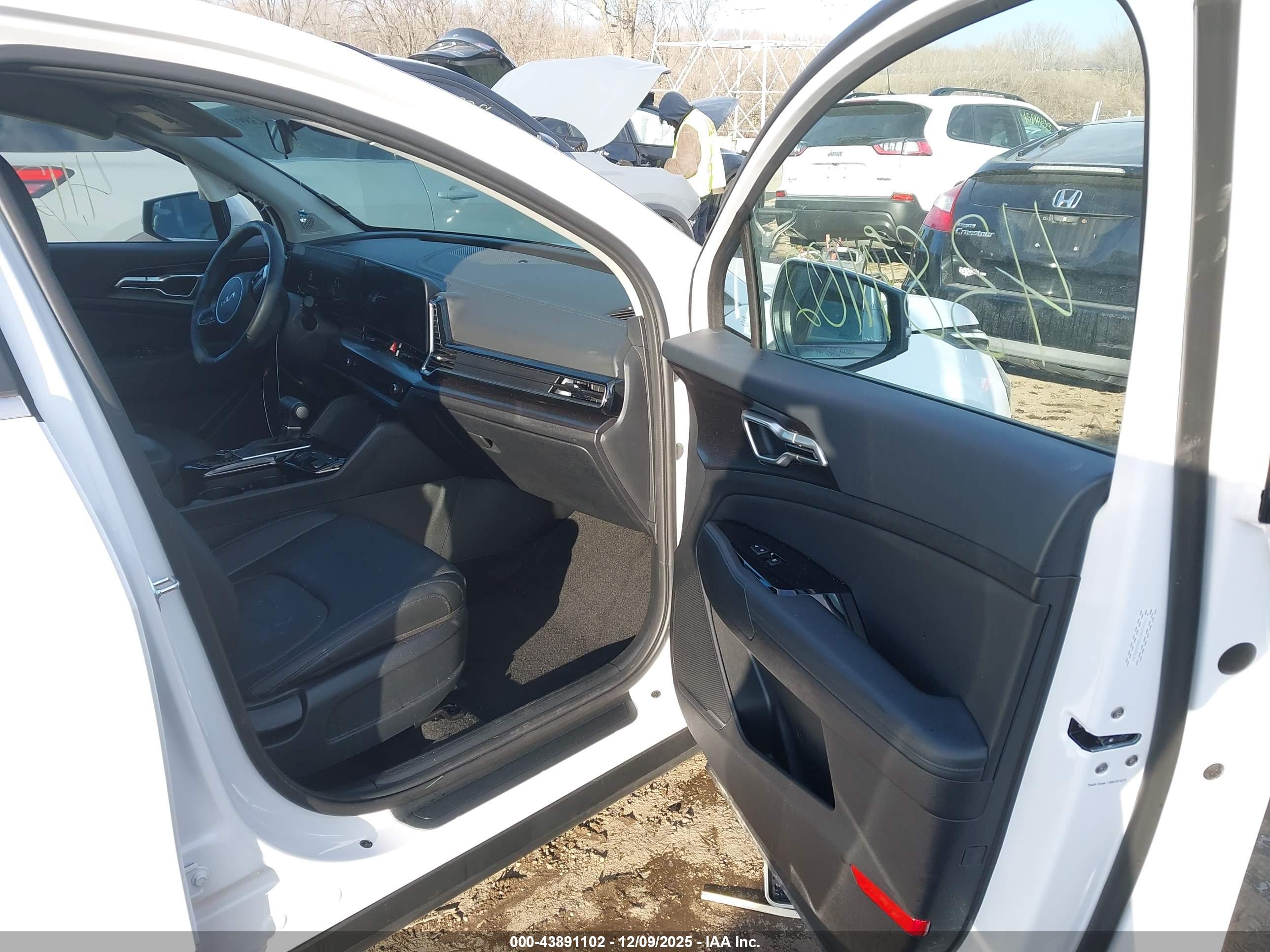 KIA SPORTAGE image 5