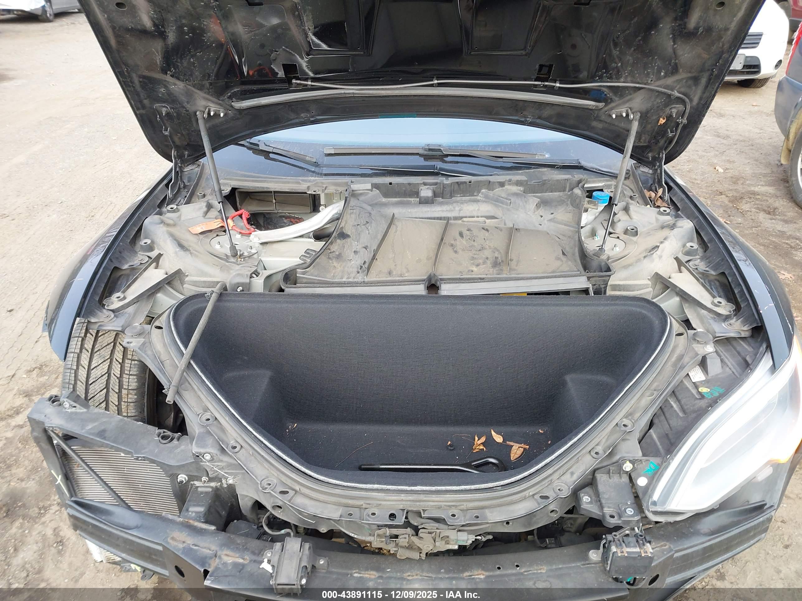 TESLA MODEL image 10