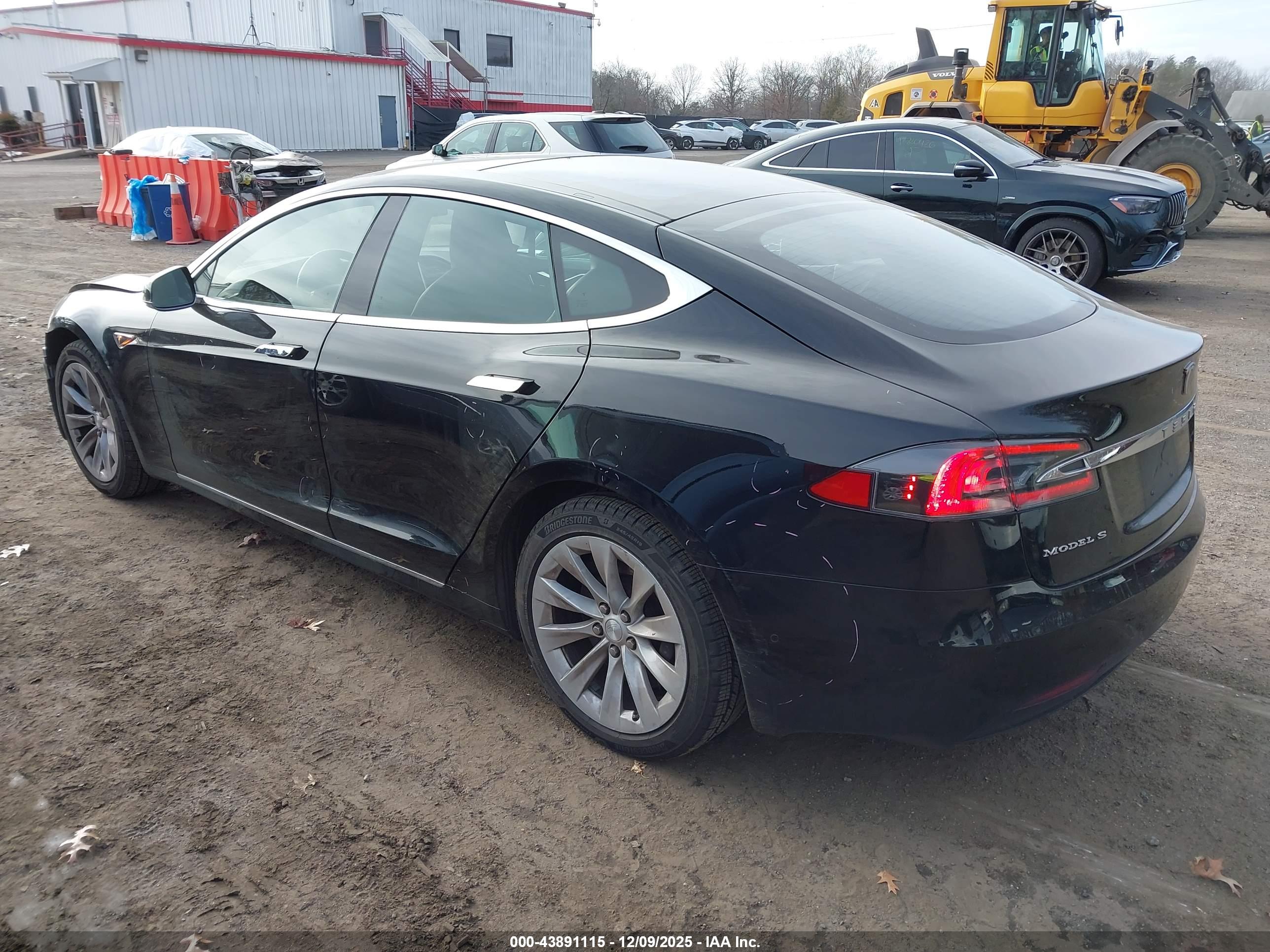 TESLA MODEL image 3
