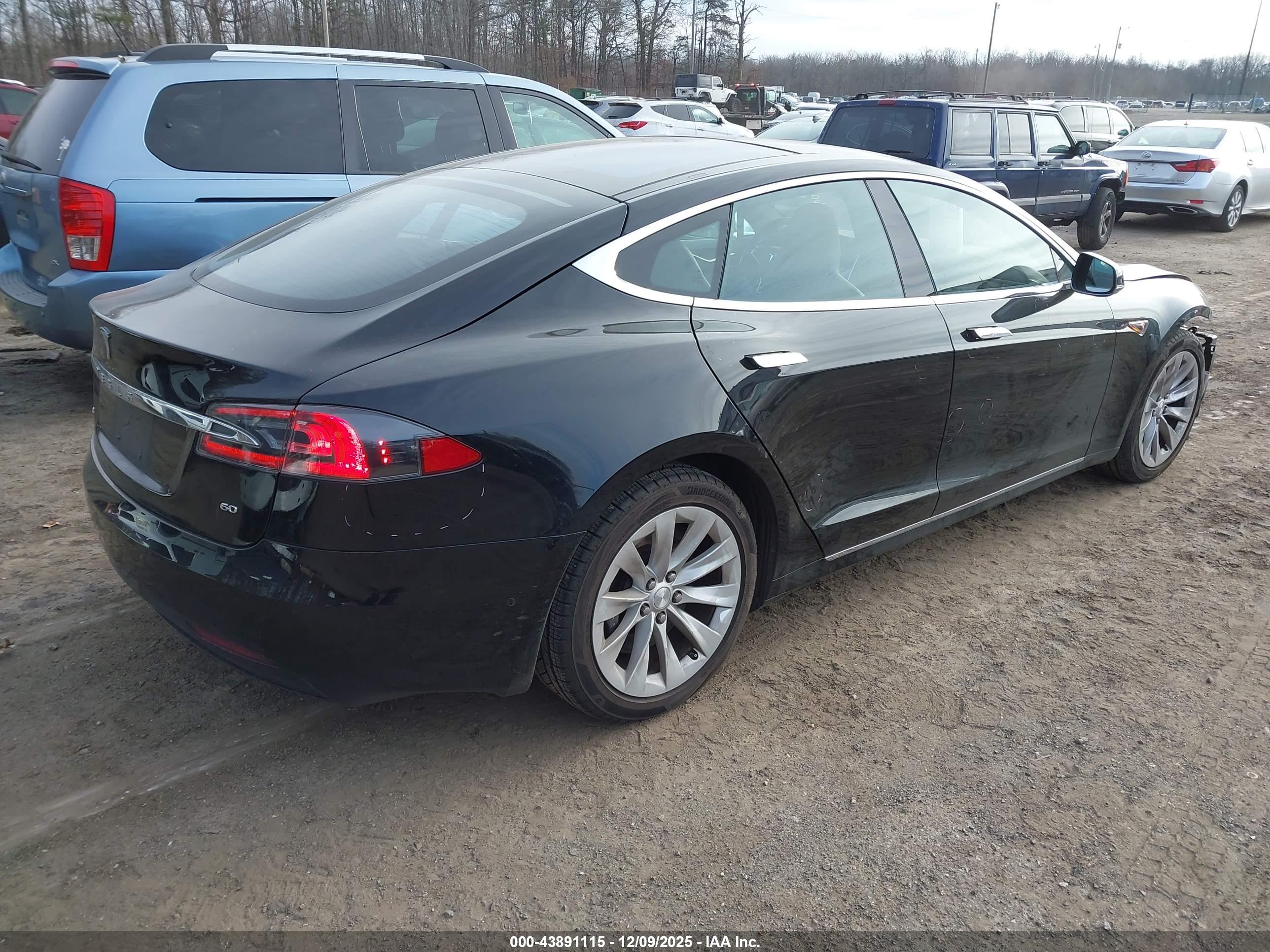 TESLA MODEL image 4