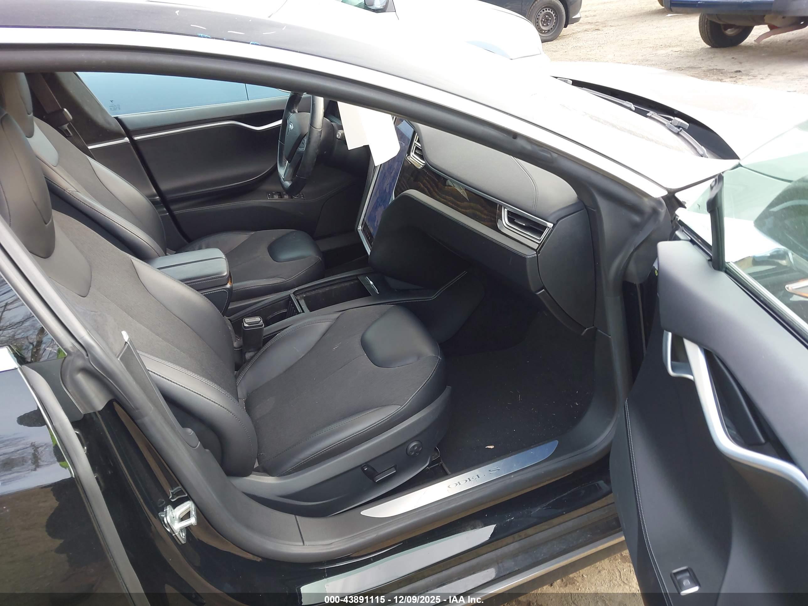 TESLA MODEL image 5