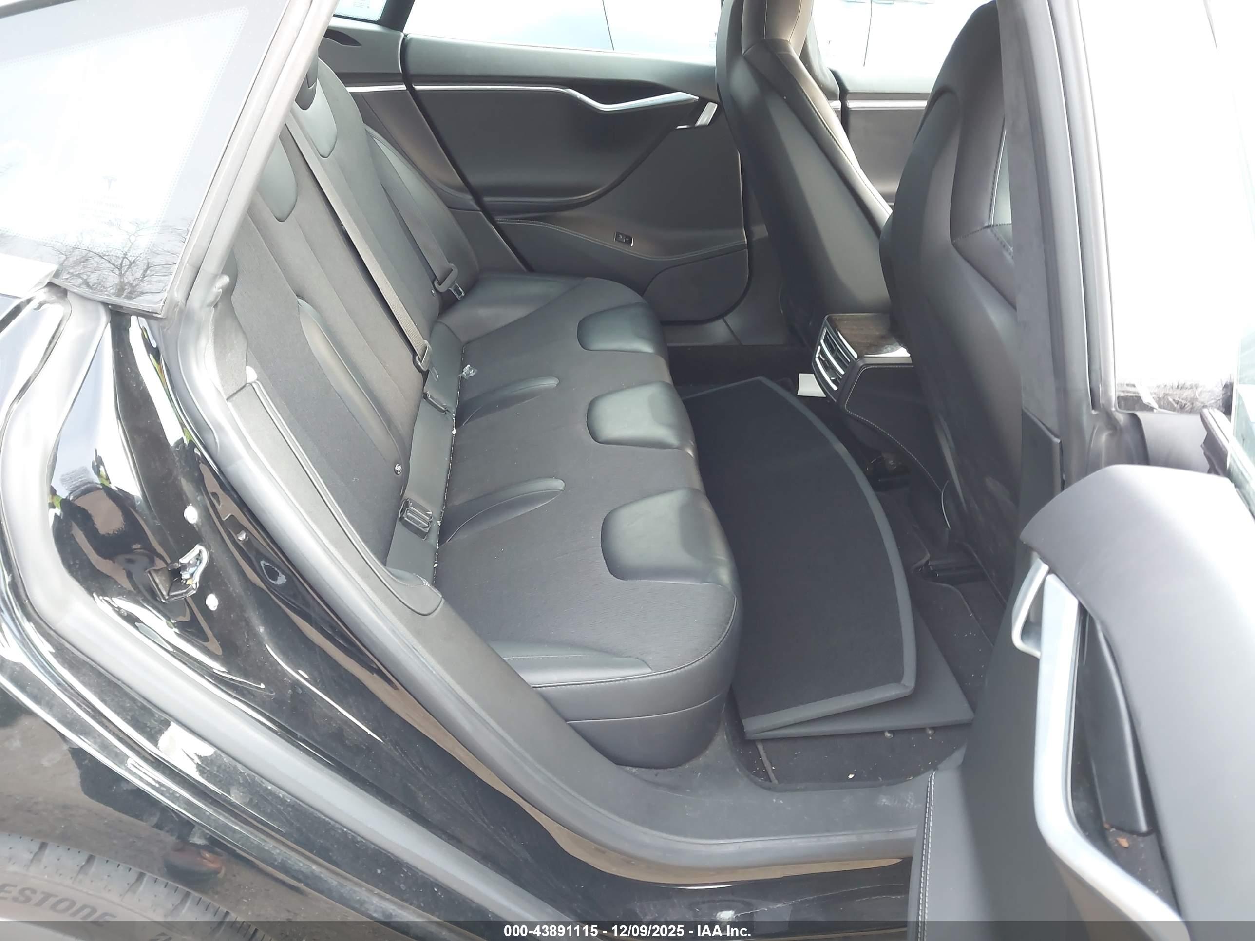 TESLA MODEL image 8