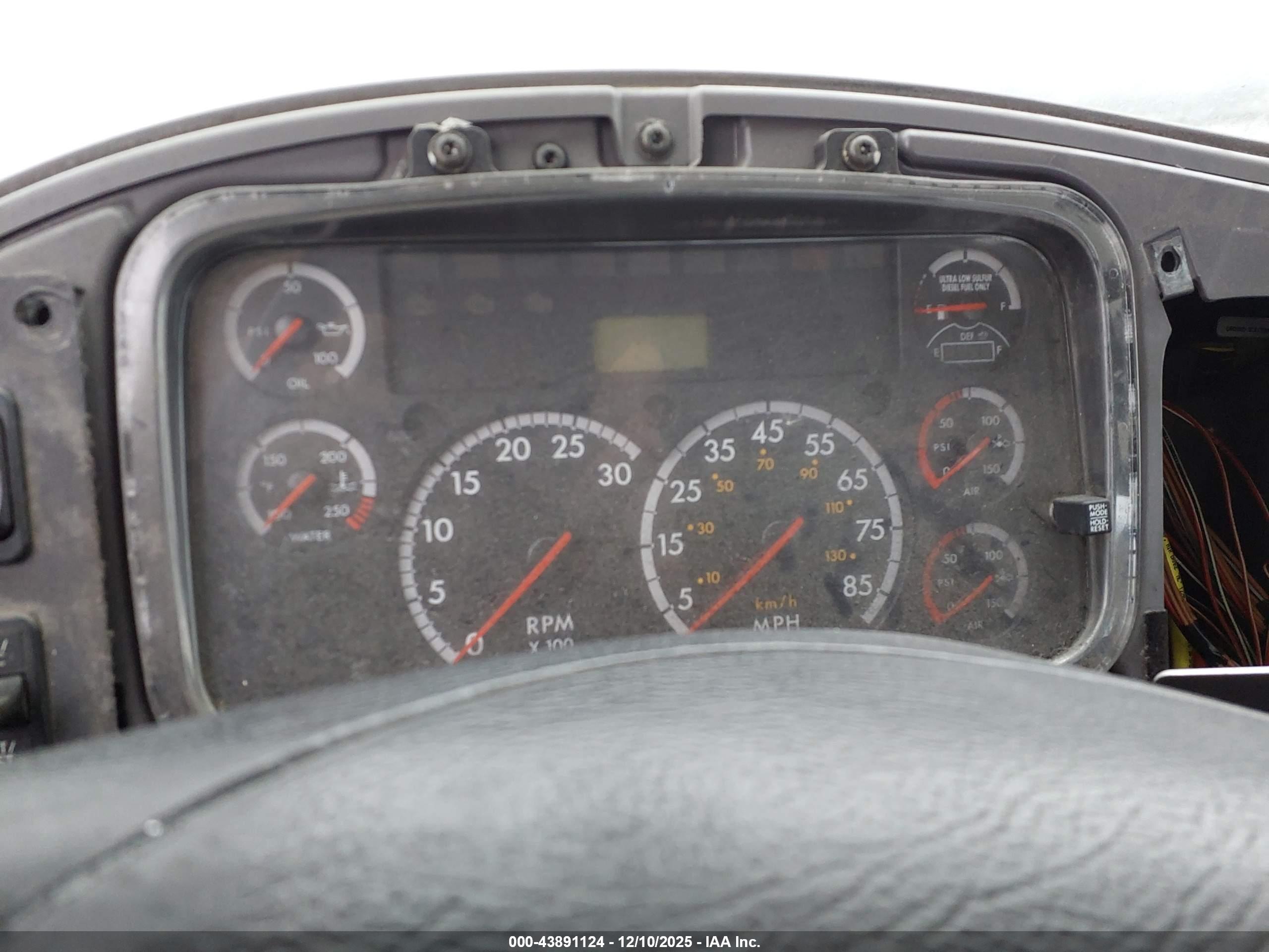 FREIGHTLINER M2 image 6