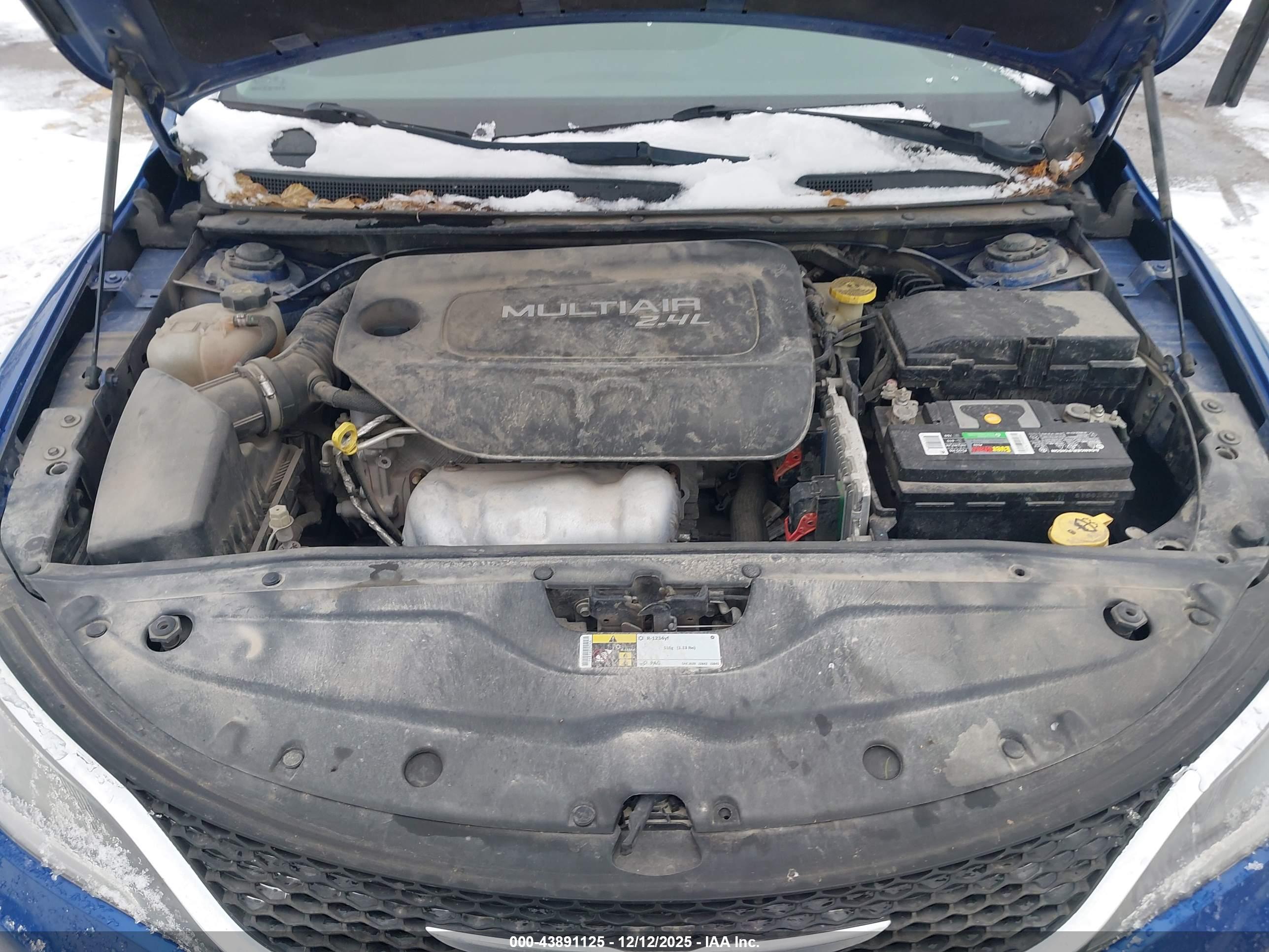 CHRYSLER 200 image 10