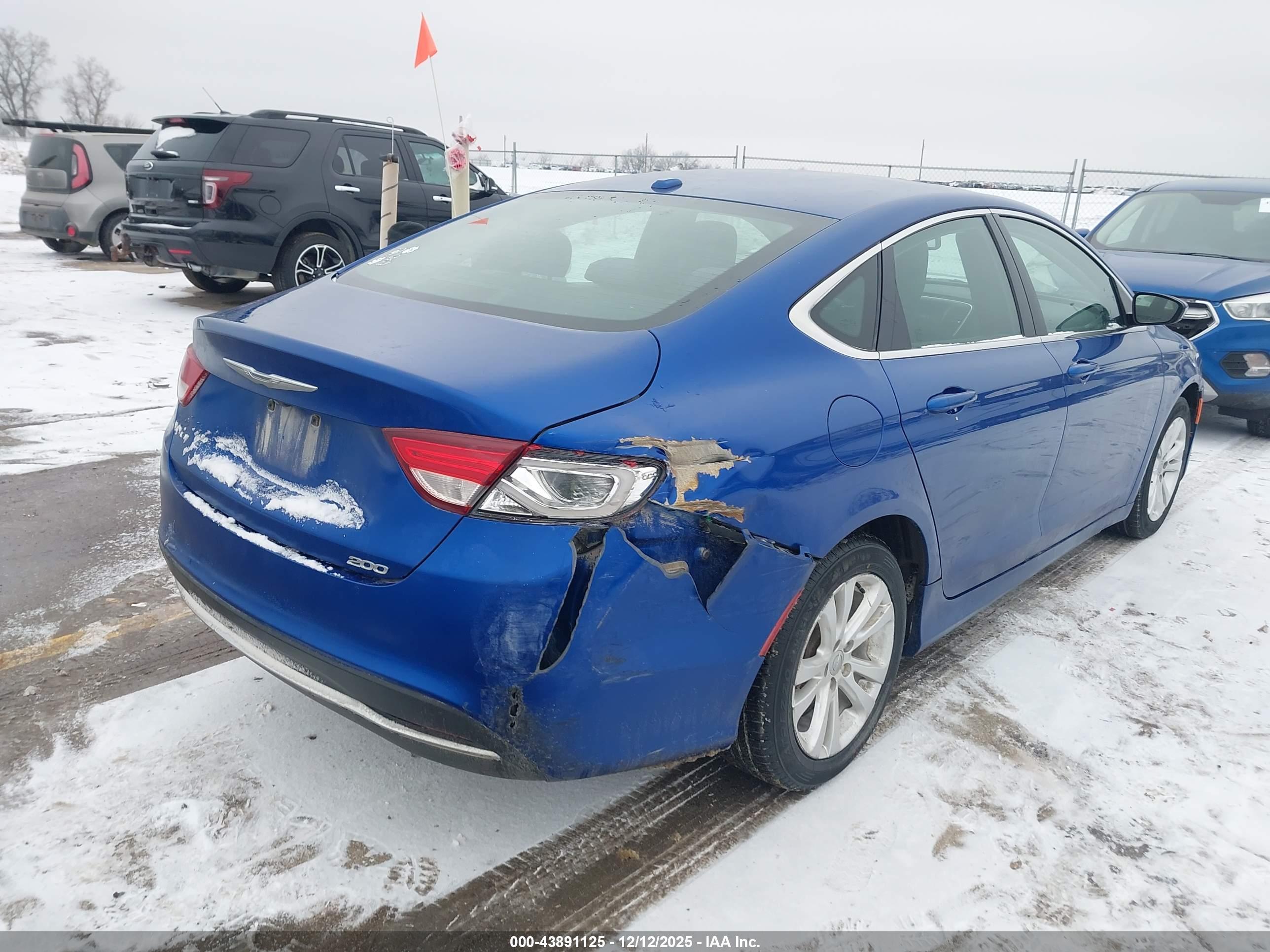 CHRYSLER 200 image 4