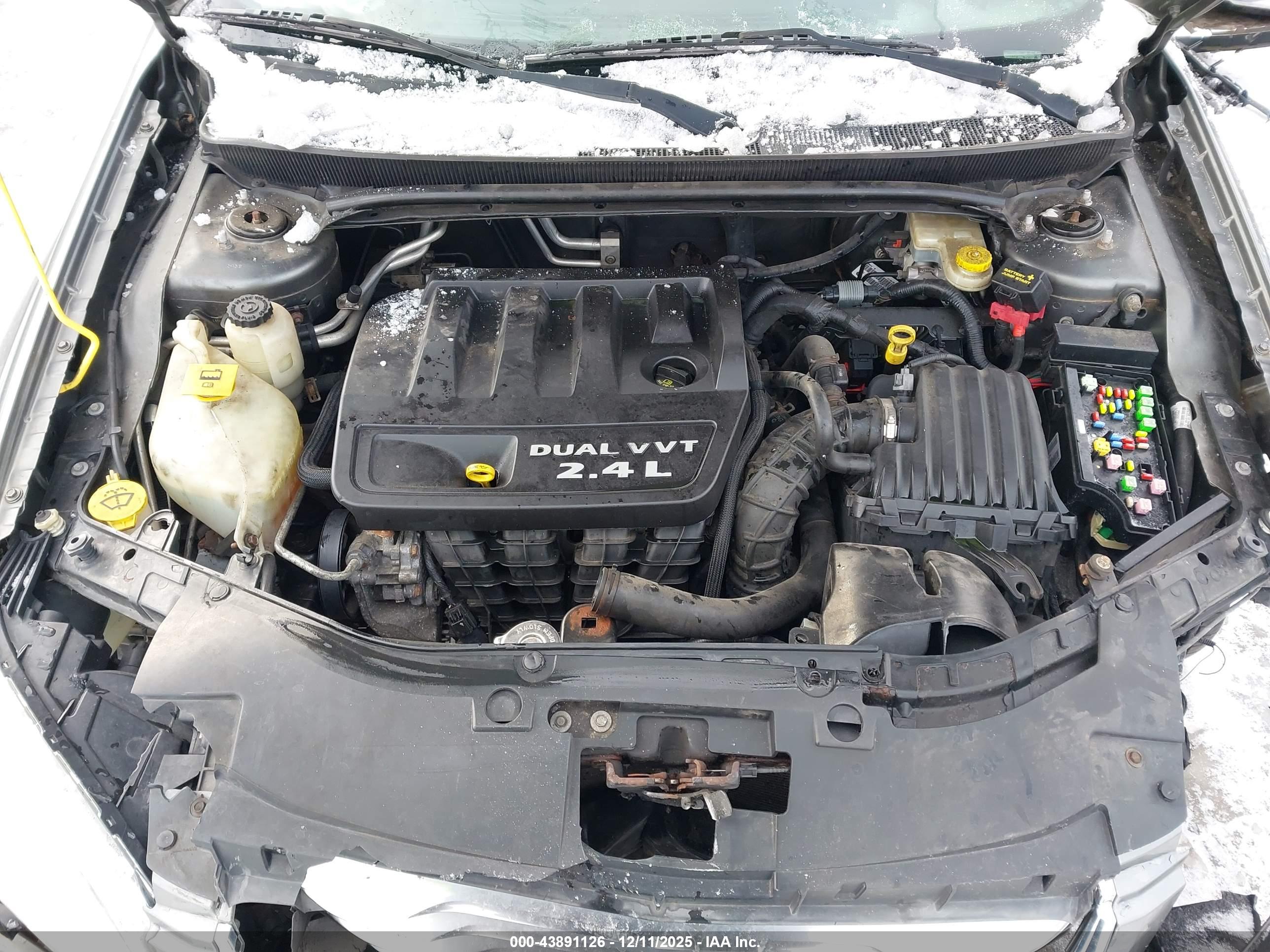 CHRYSLER 200 image 10