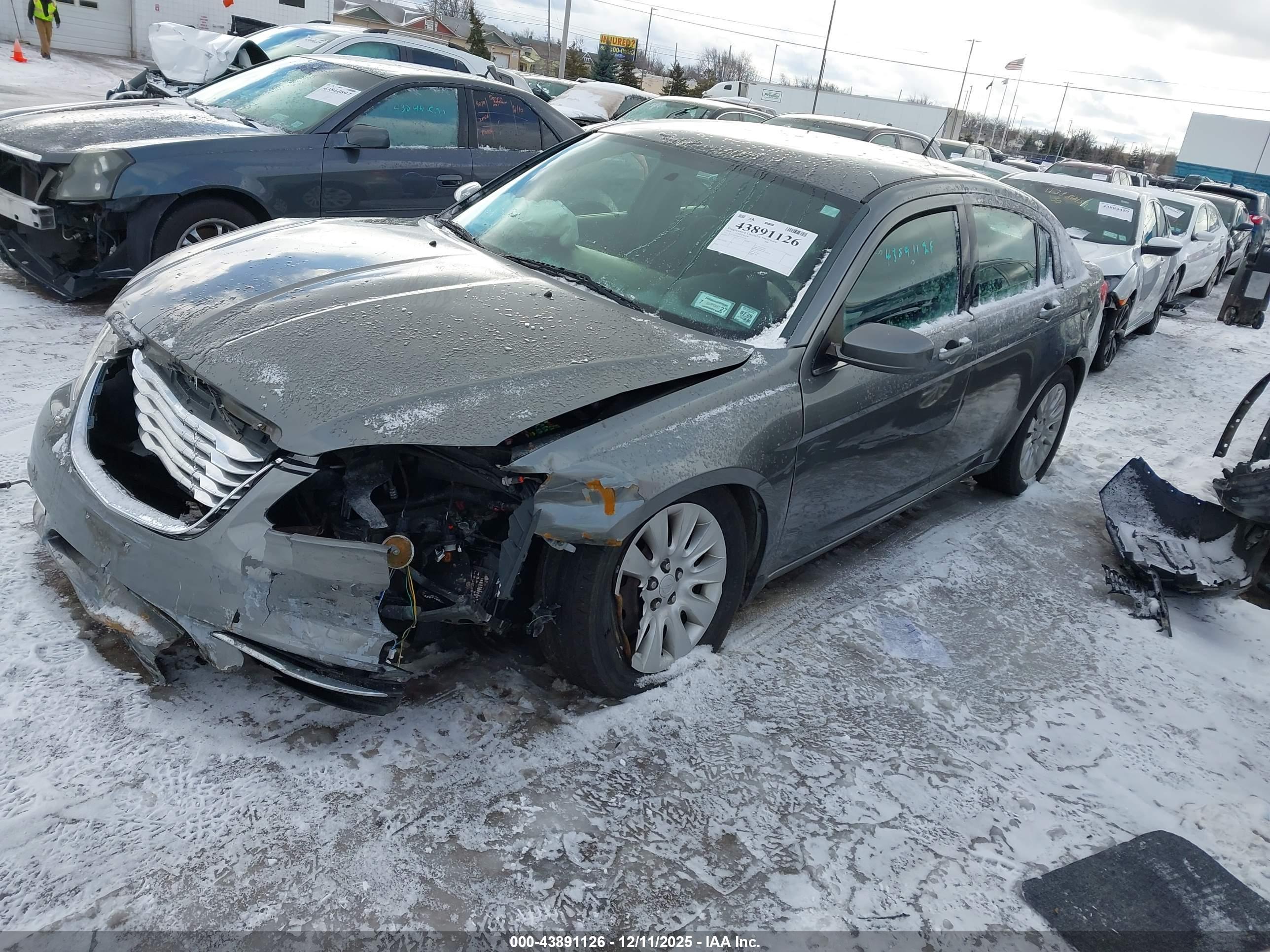 CHRYSLER 200 image 2