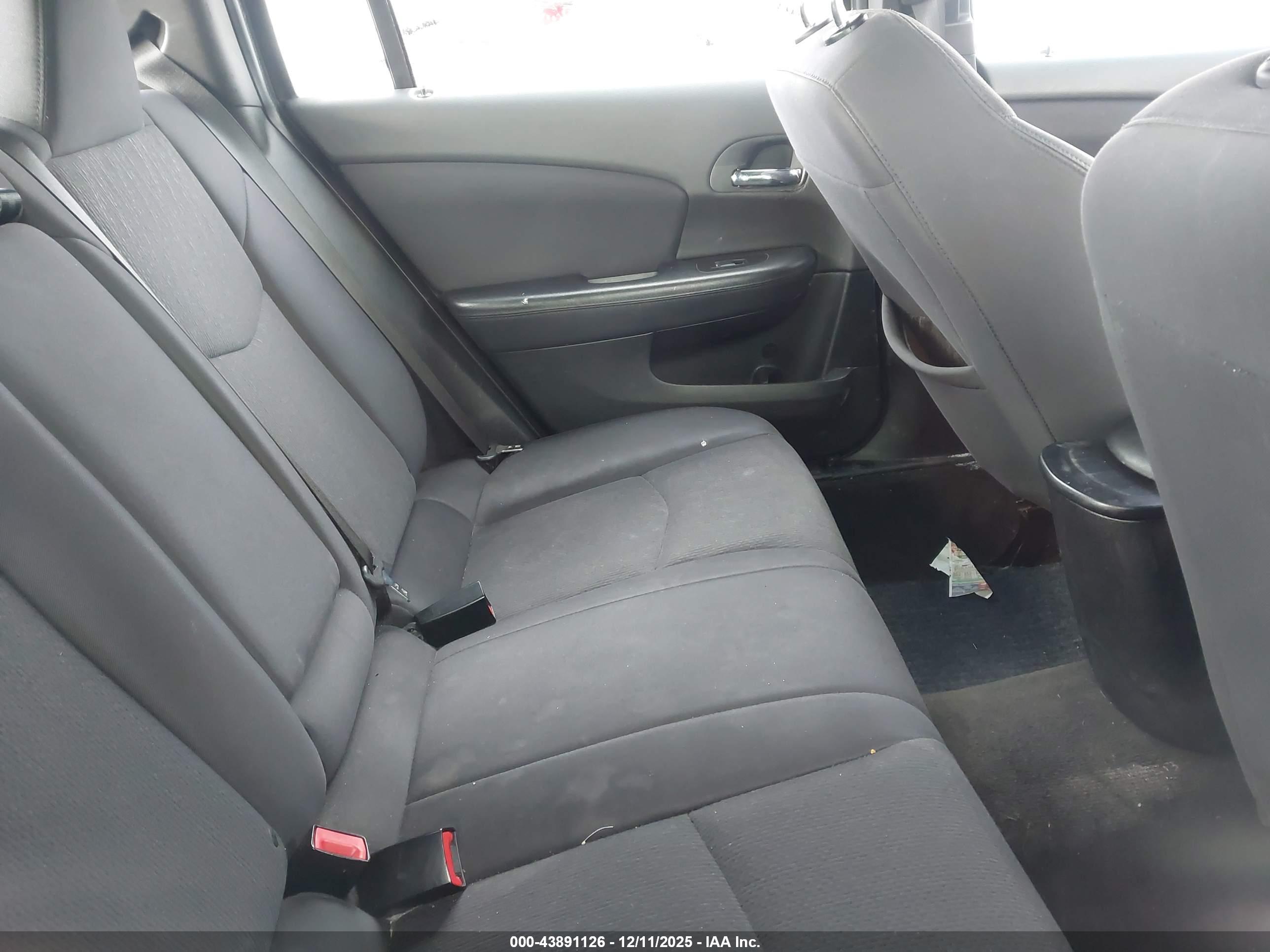 CHRYSLER 200 image 8