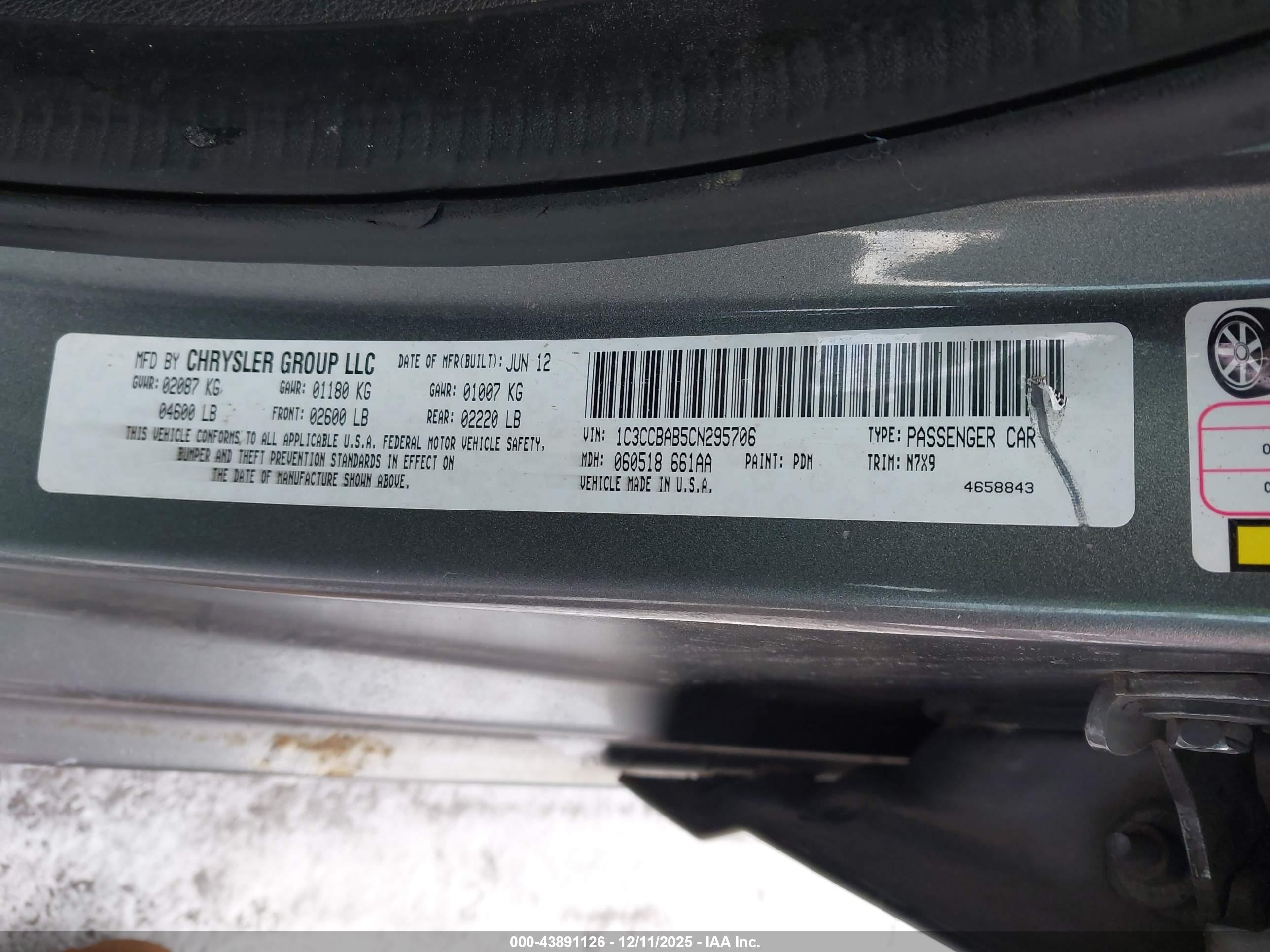 CHRYSLER 200 image 9