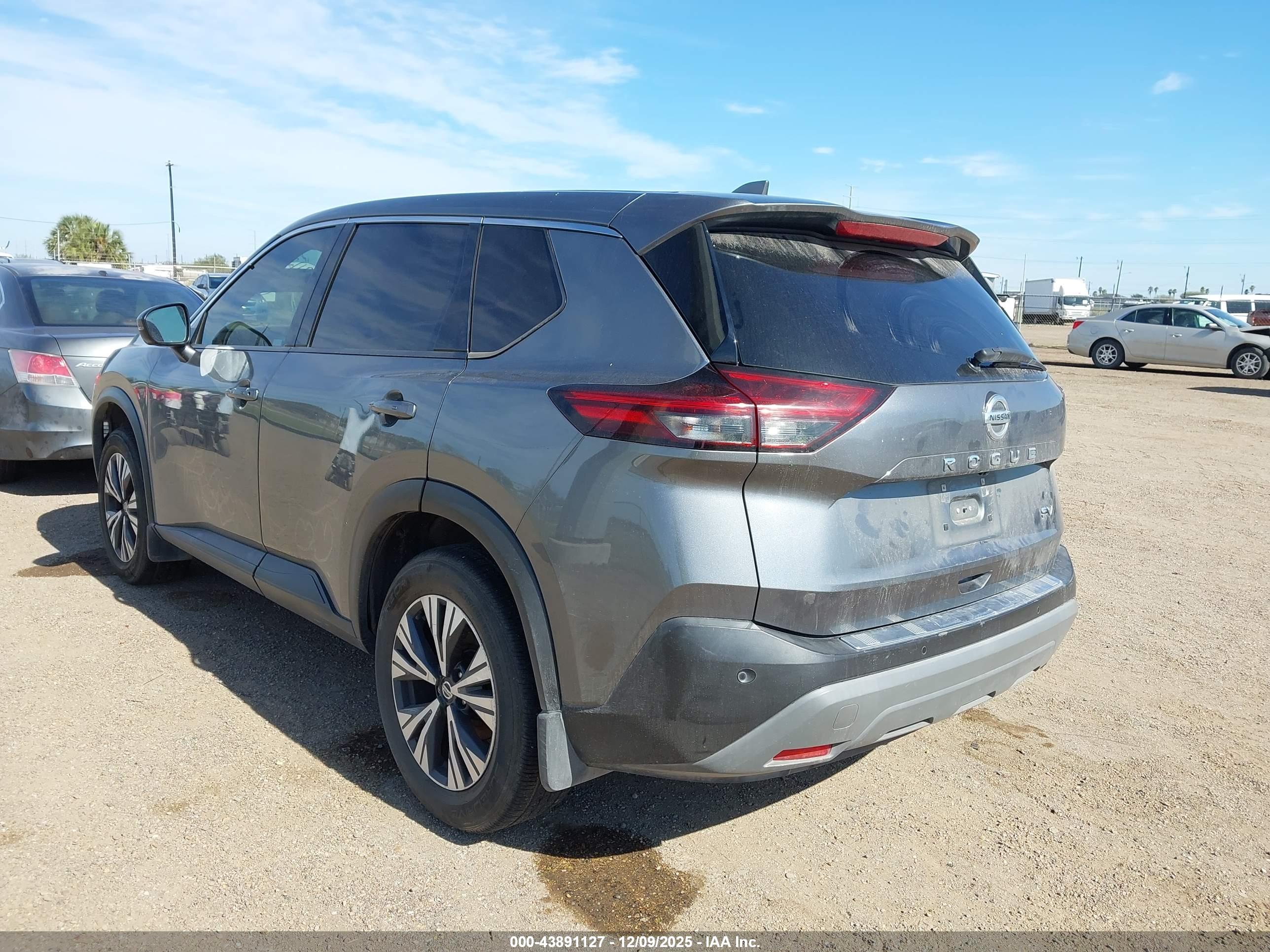 NISSAN ROGUE image 3