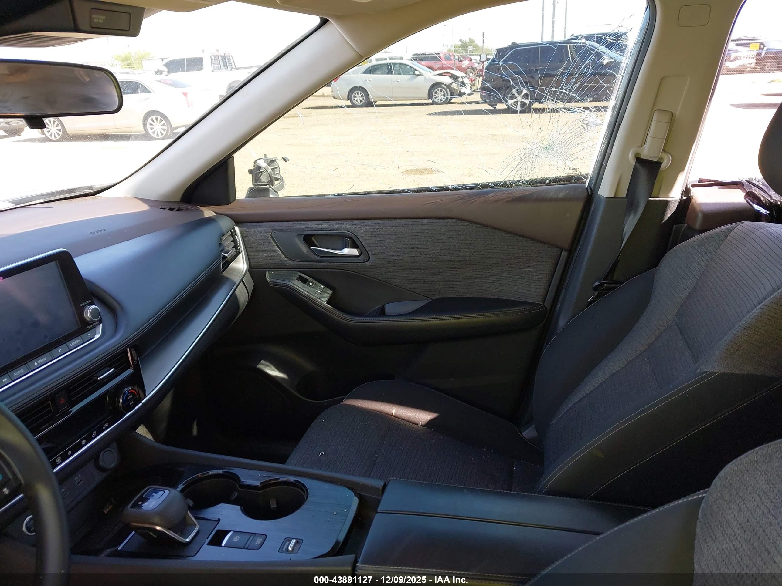 NISSAN ROGUE image 5