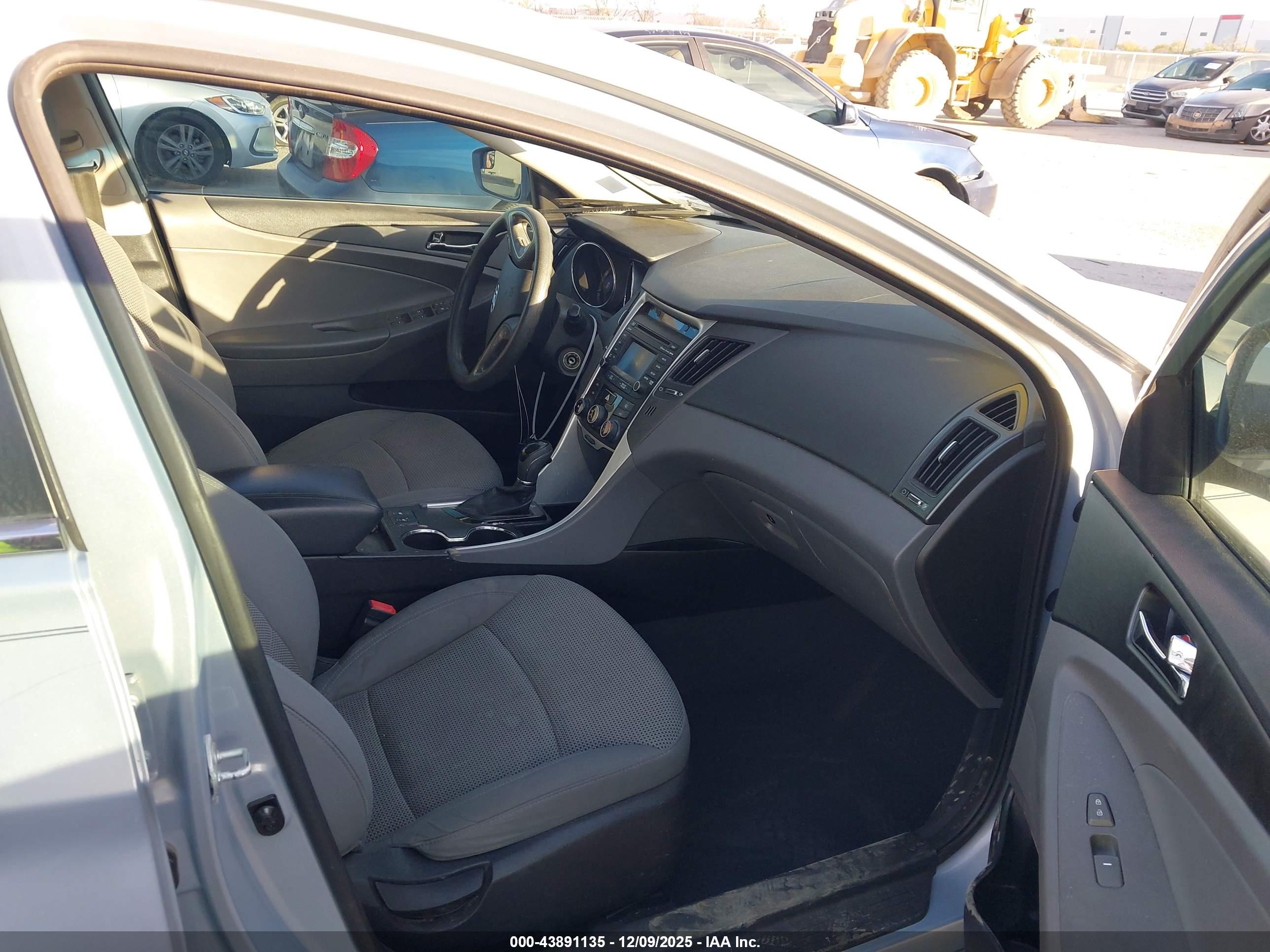 HYUNDAI SONATA image 5