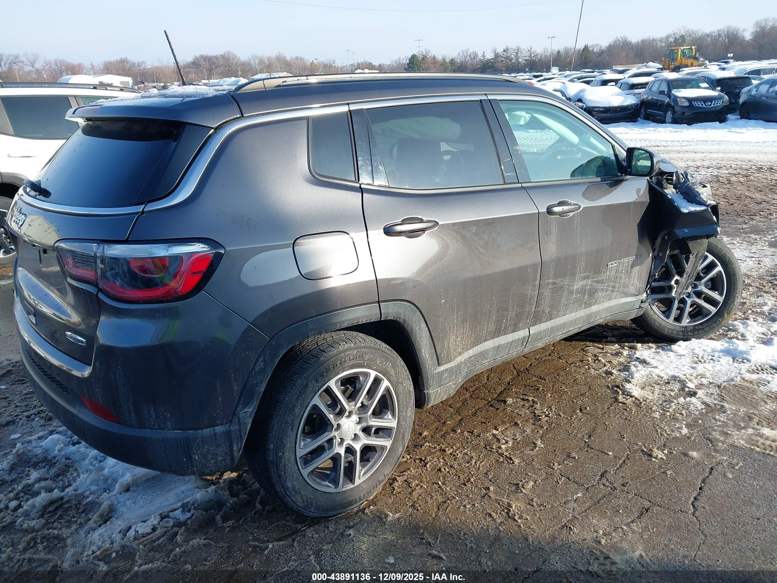 JEEP COMPASS image 4