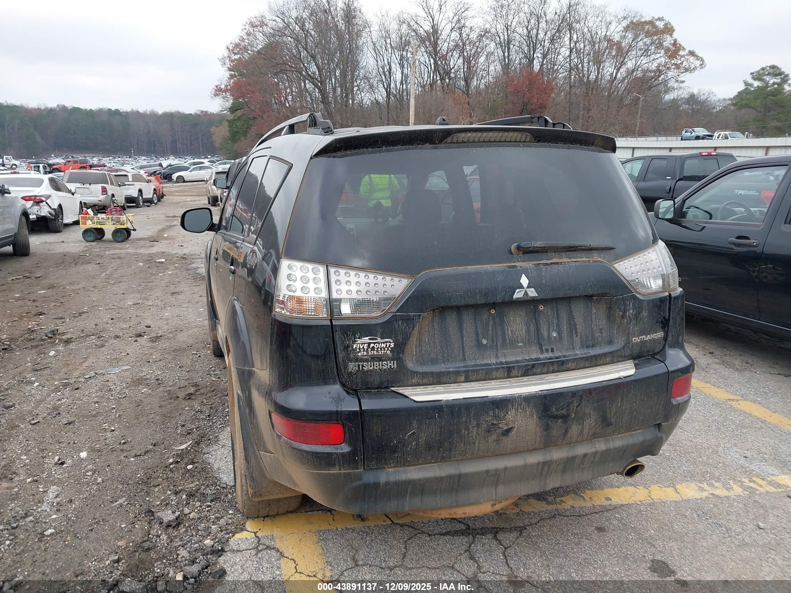 MITSUBISHI OUTLANDER image 3
