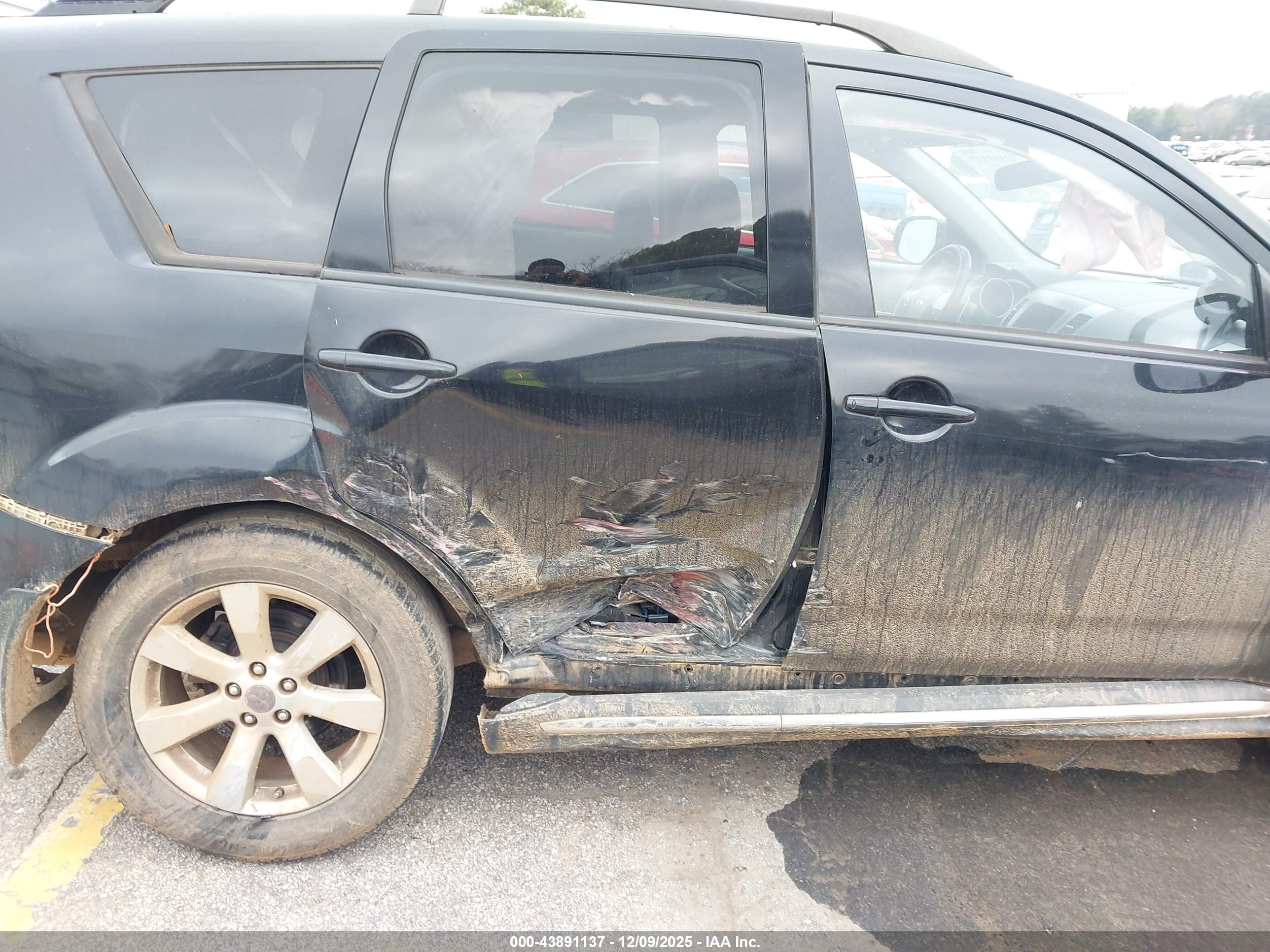 MITSUBISHI OUTLANDER image 6