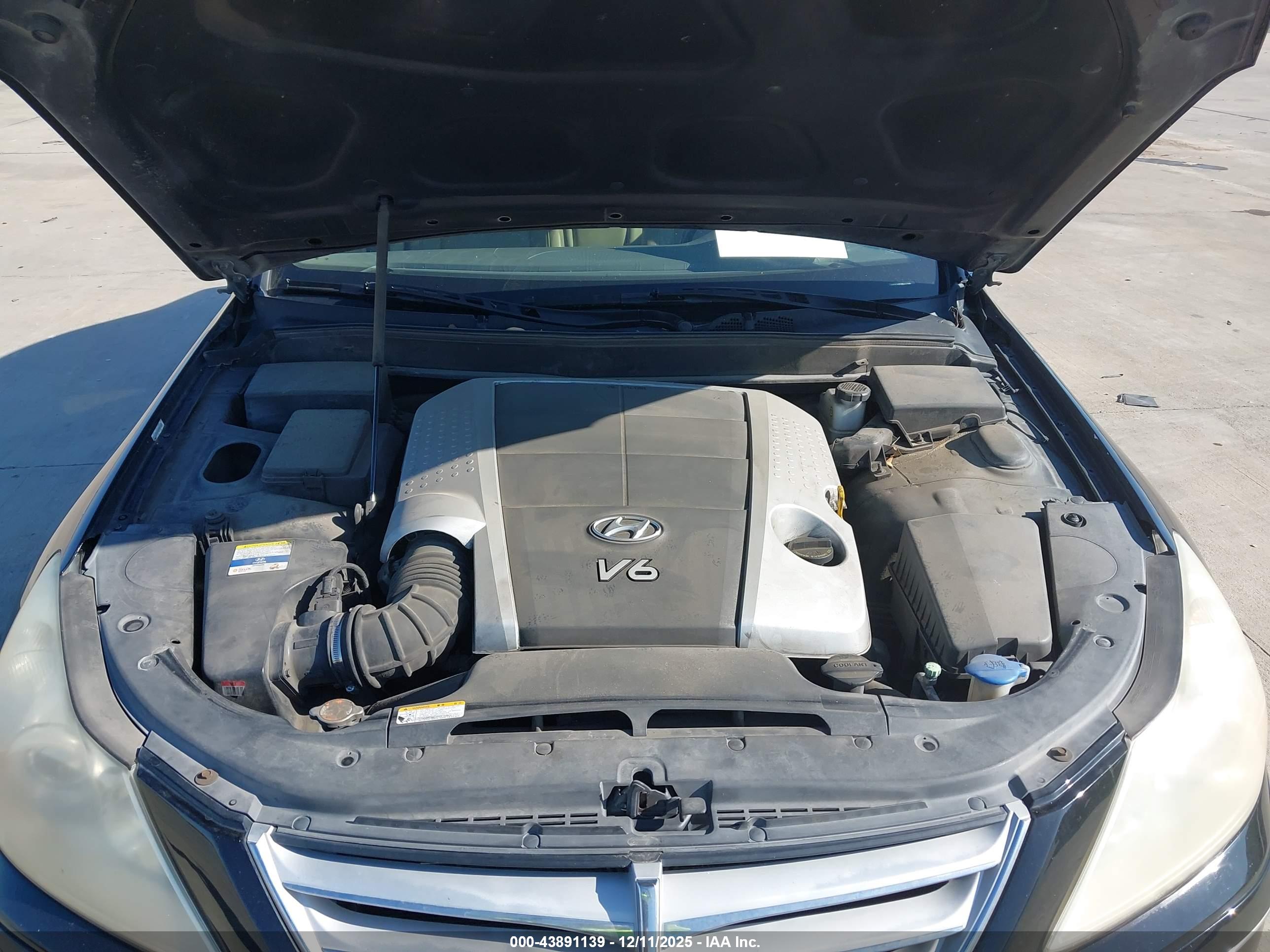 HYUNDAI GENESIS image 10