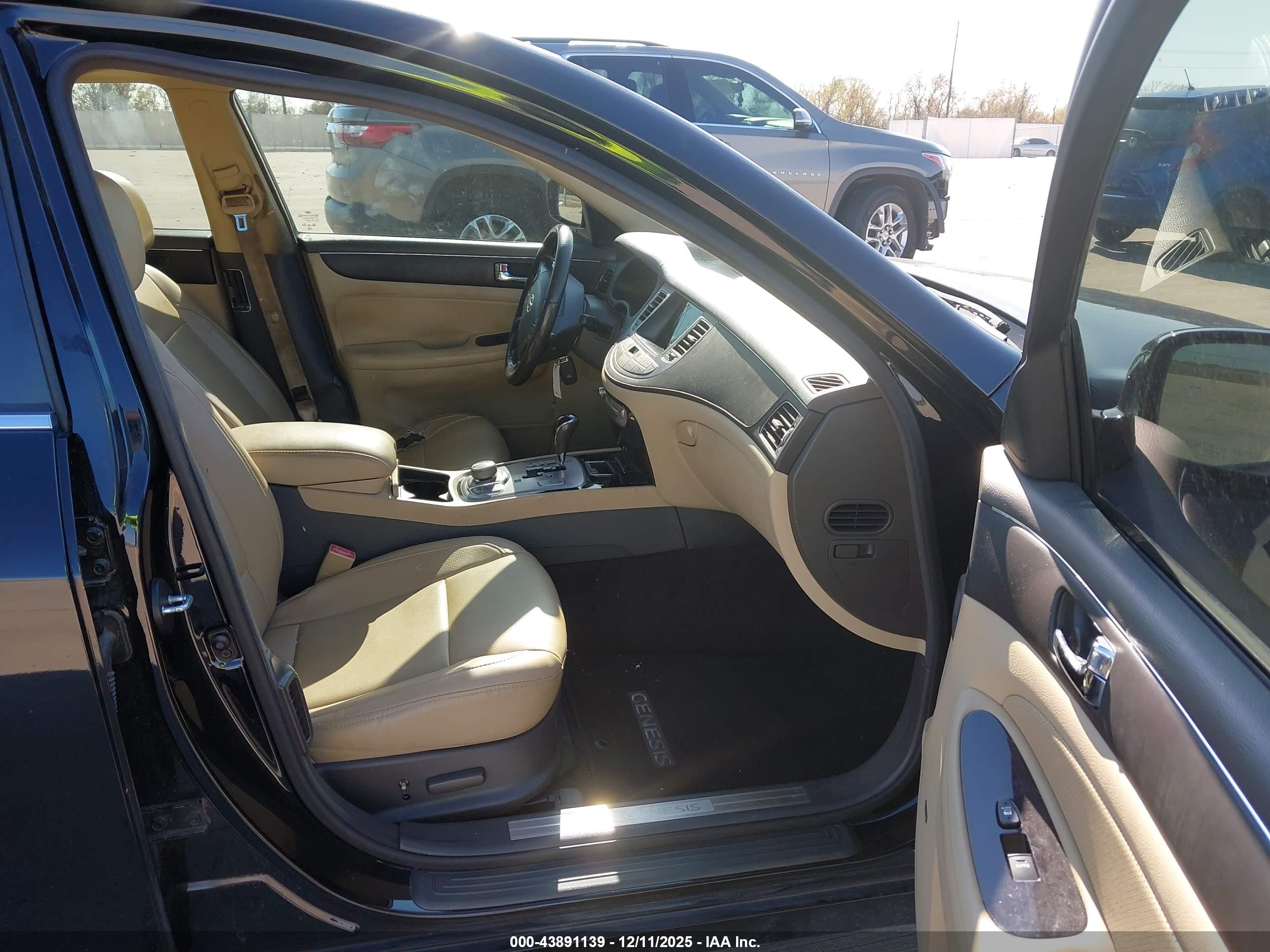 HYUNDAI GENESIS image 5