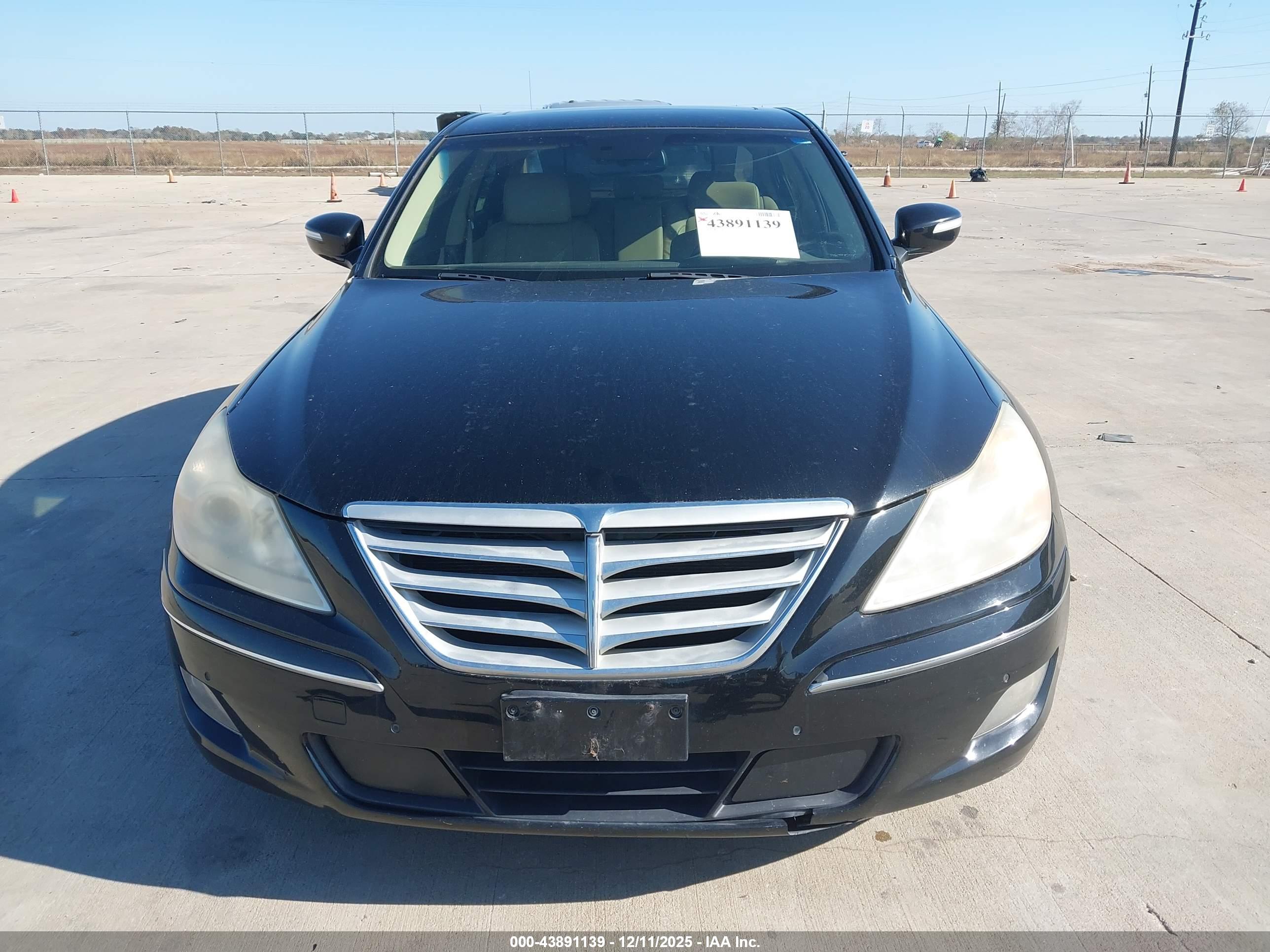 HYUNDAI GENESIS image 6