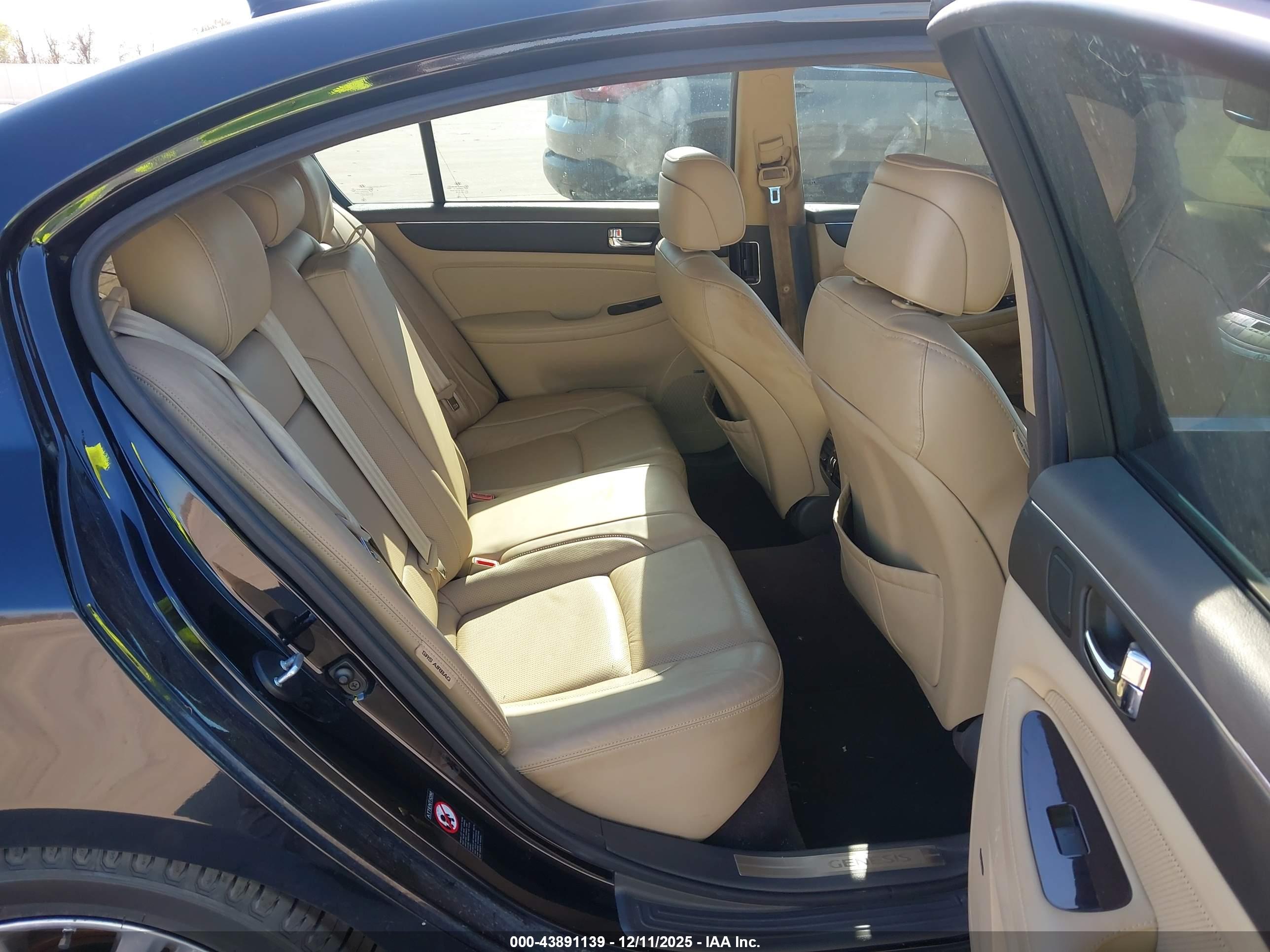 HYUNDAI GENESIS image 8