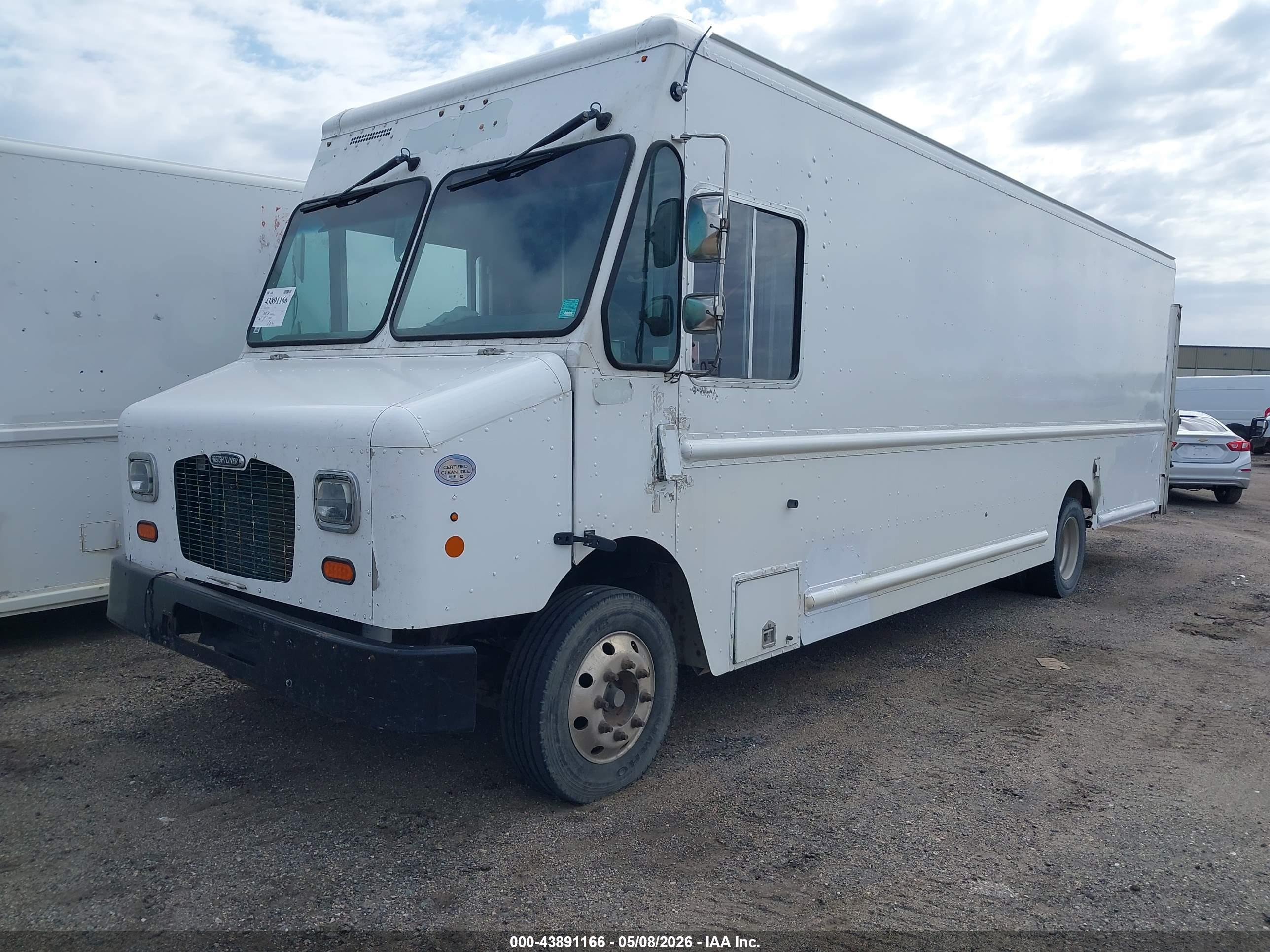 FREIGHTLINER MT55 image 2