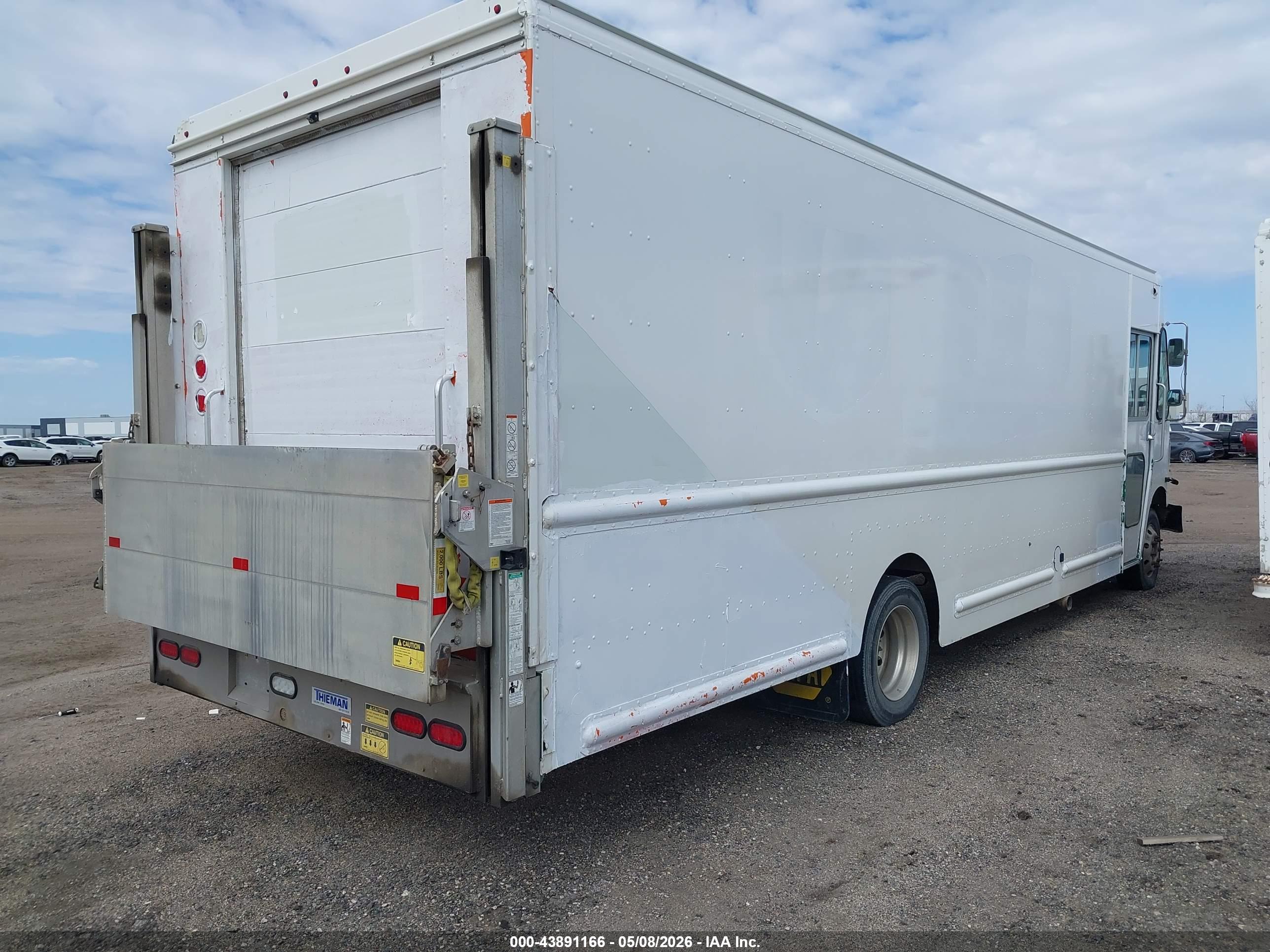FREIGHTLINER MT55 image 4