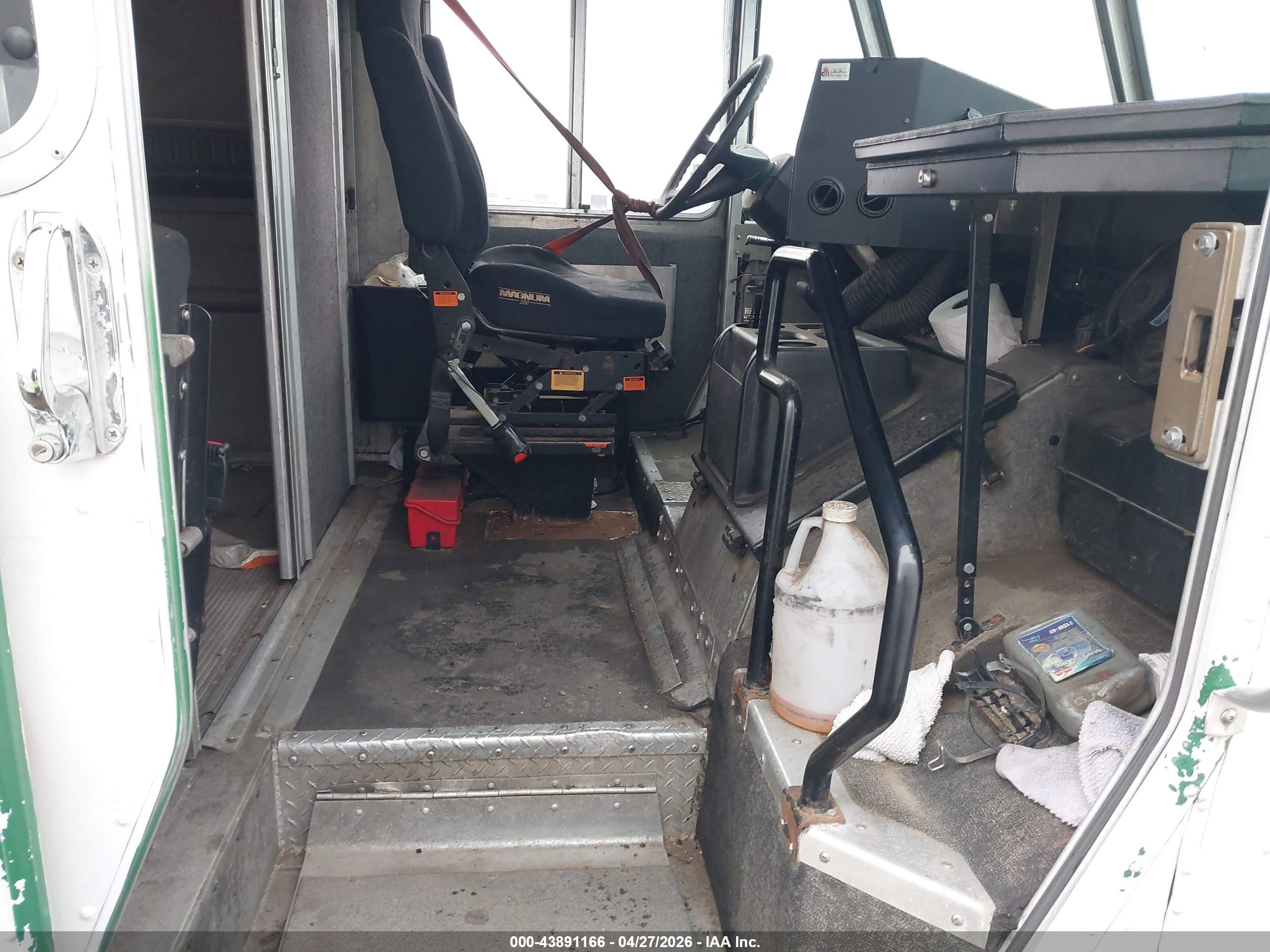 FREIGHTLINER MT55 image 5
