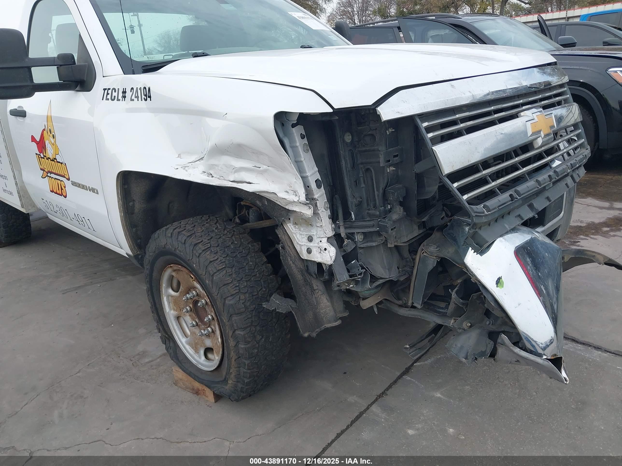 CHEVROLET SILVERADO image 6