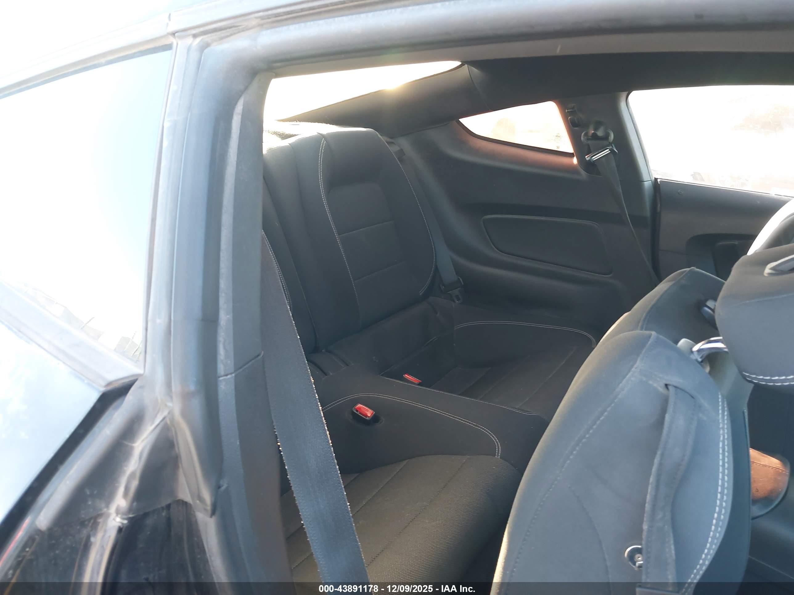 FORD MUSTANG image 8