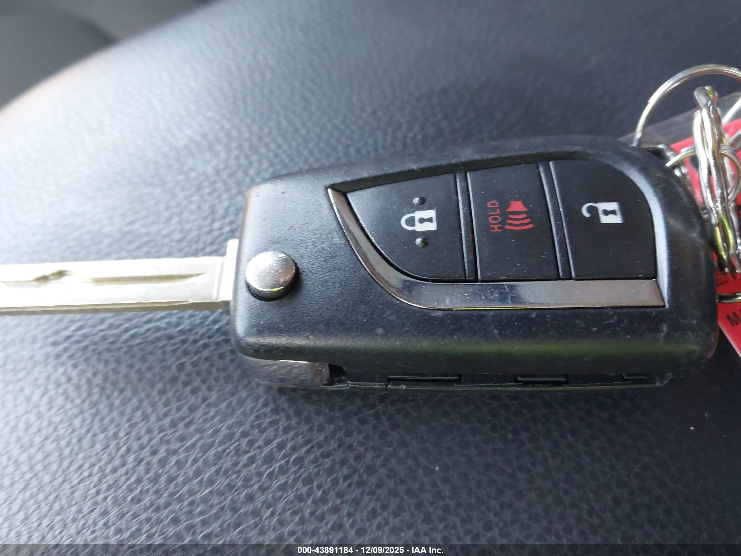 TOYOTA RAV4 image 11