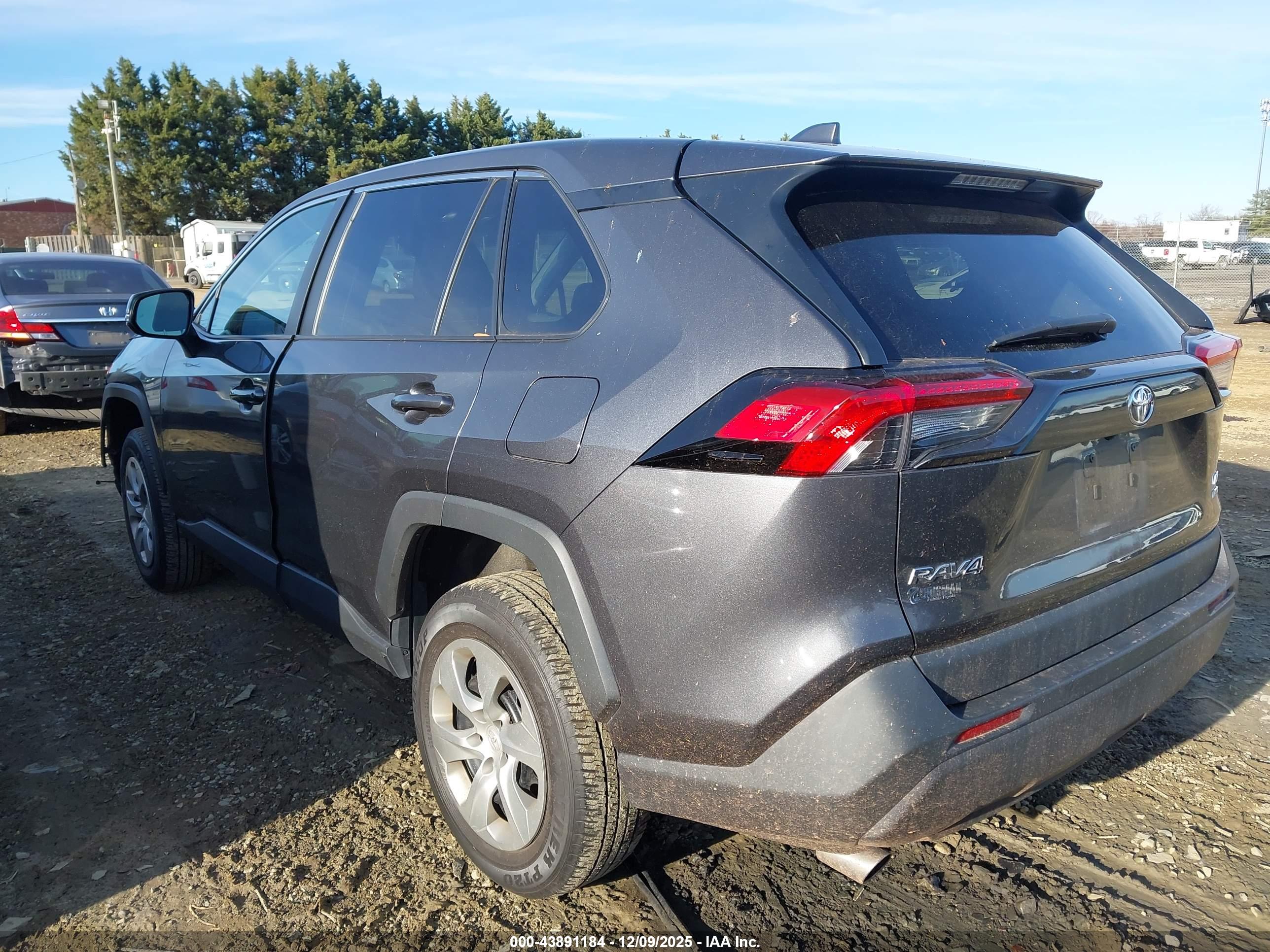 TOYOTA RAV4 image 3