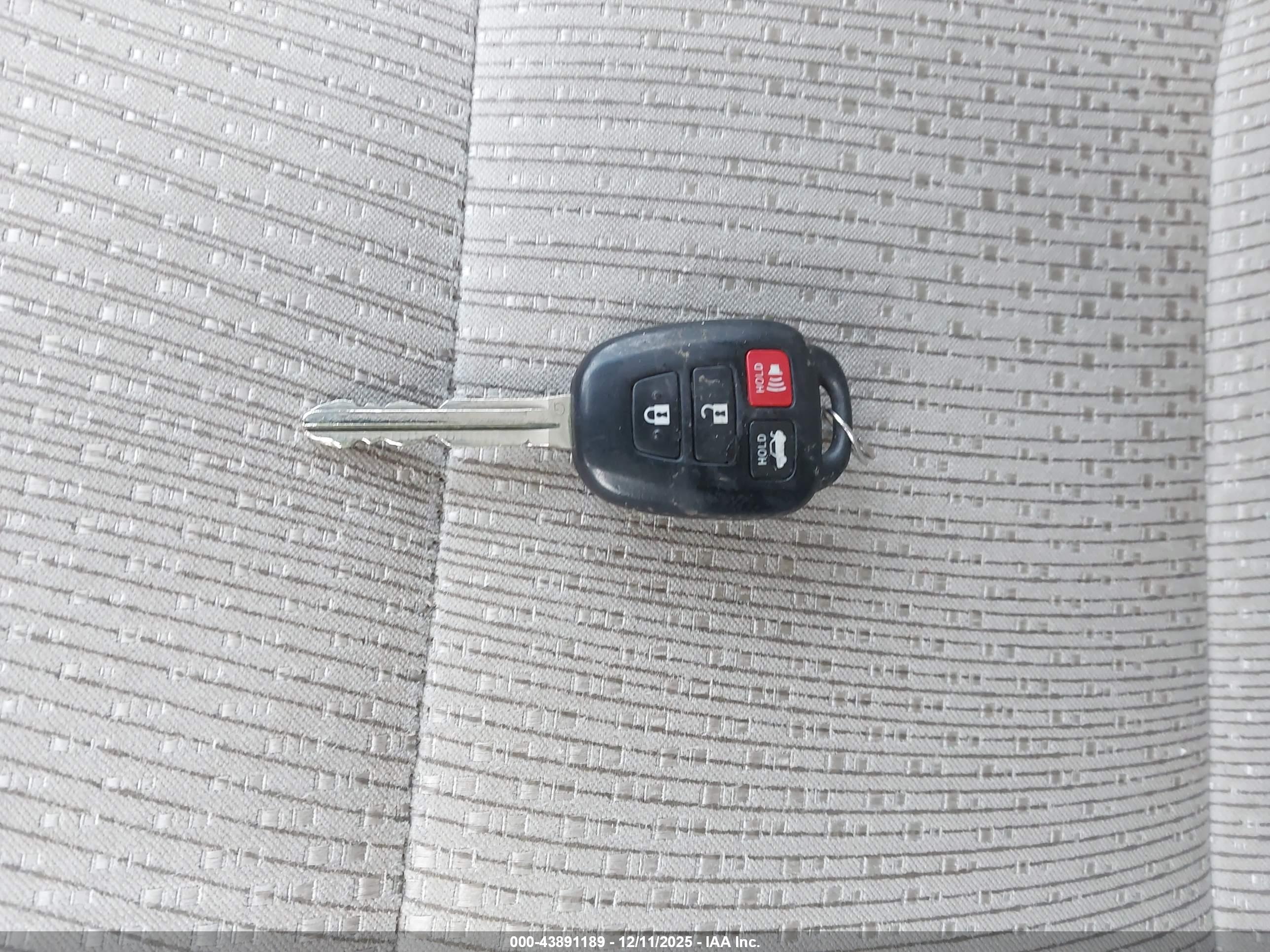 TOYOTA CAMRY image 11