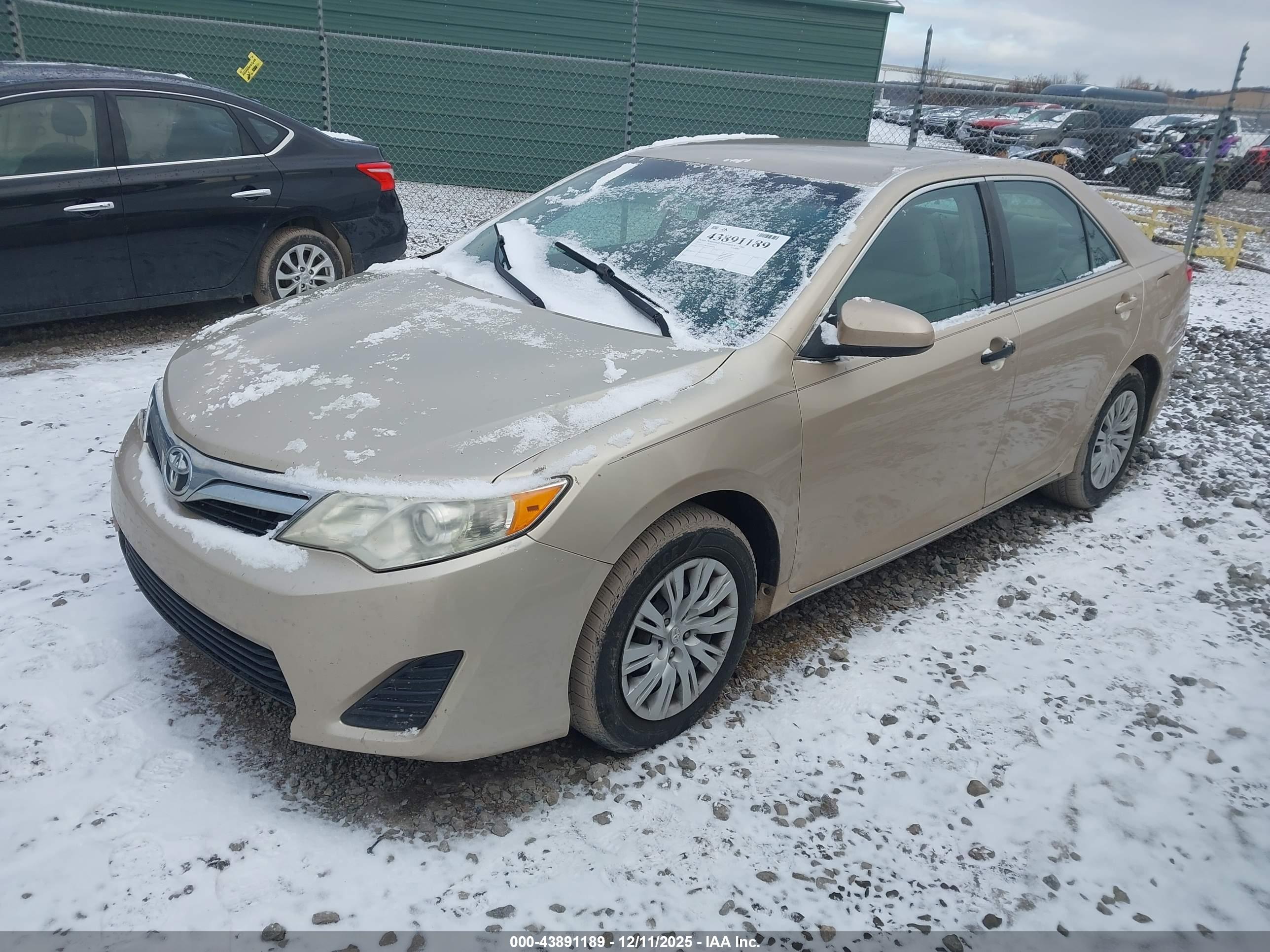TOYOTA CAMRY image 2