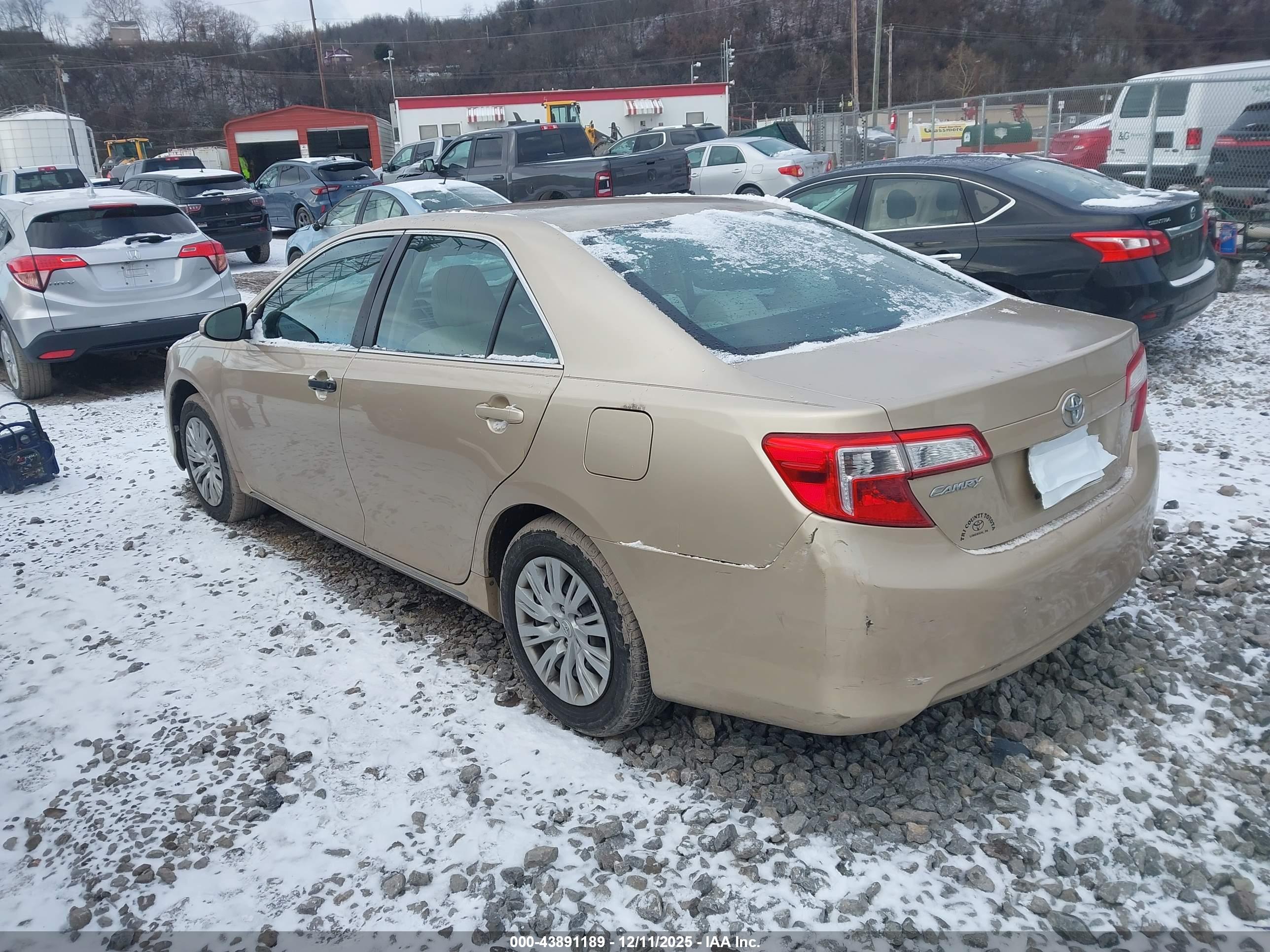 TOYOTA CAMRY image 3