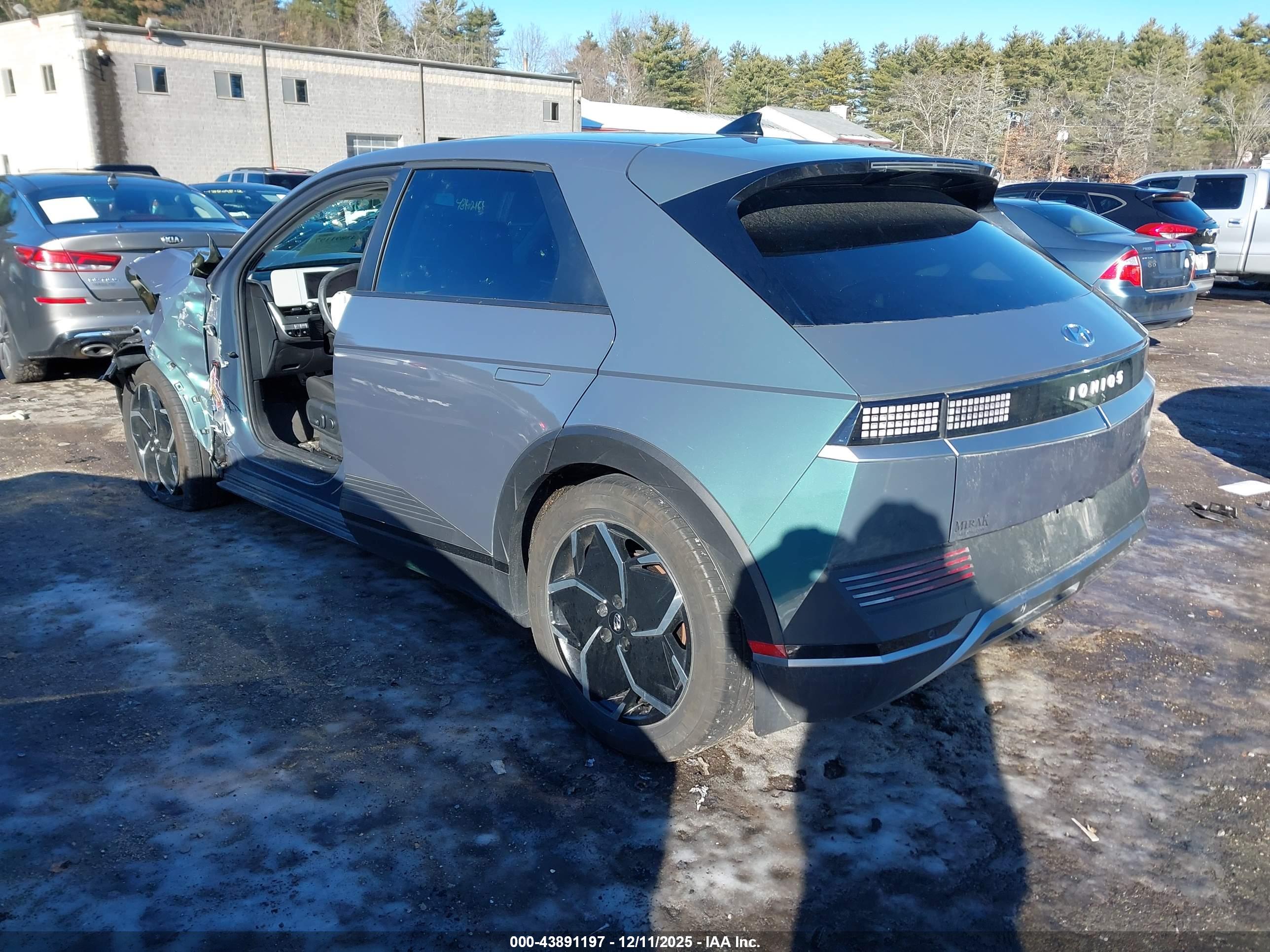 HYUNDAI IONIQ image 3
