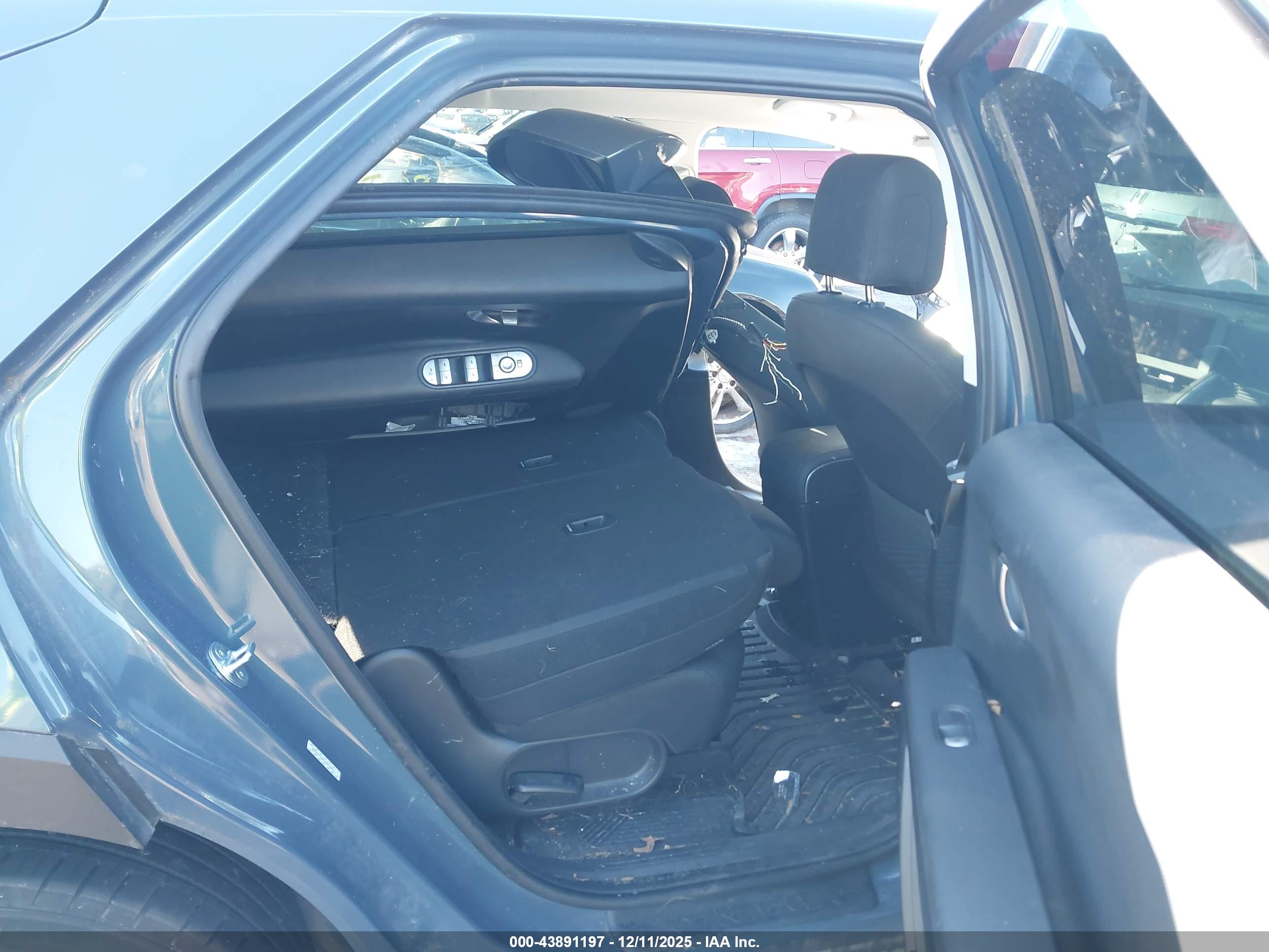HYUNDAI IONIQ image 8