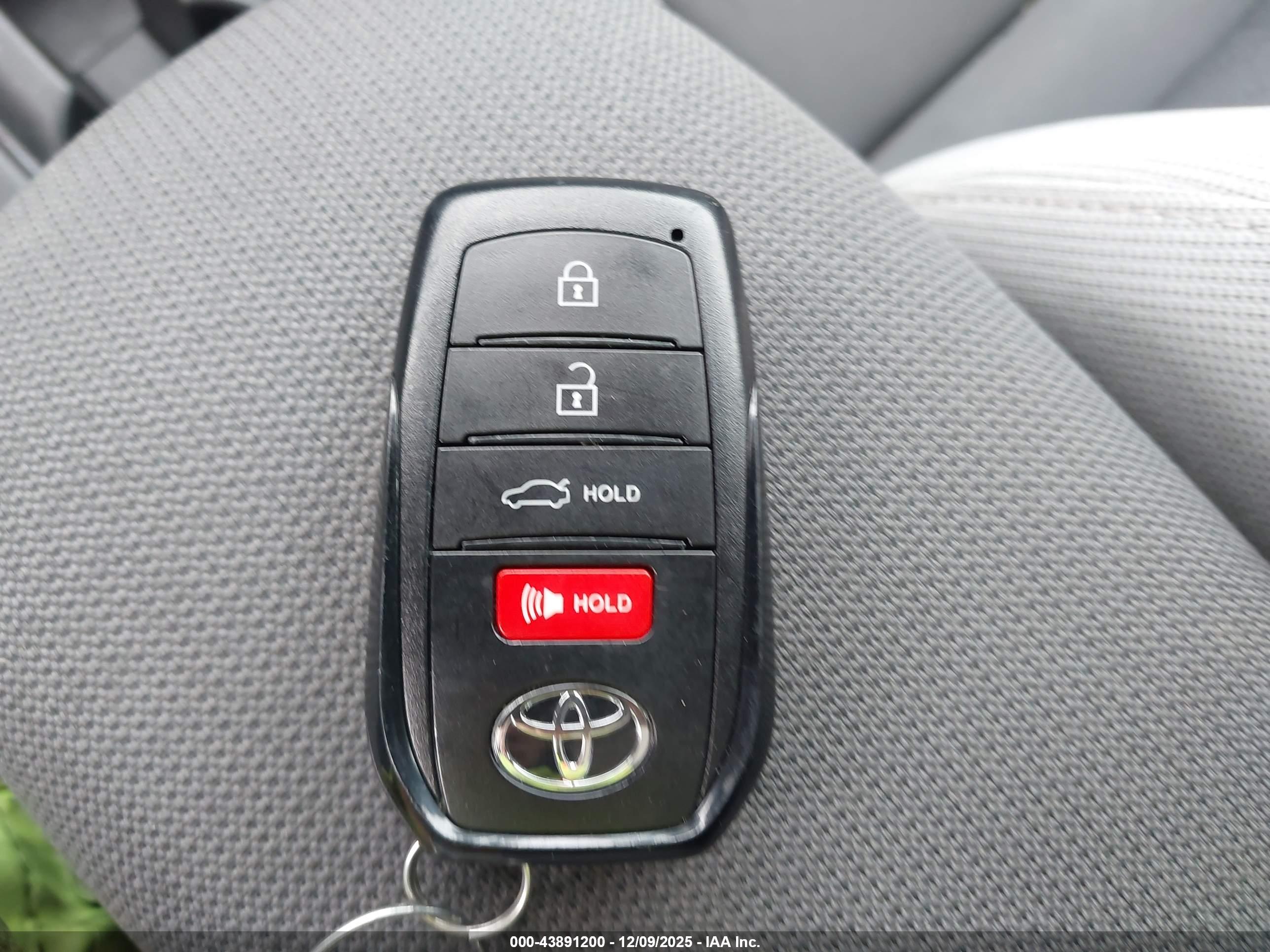 TOYOTA COROLLA image 11