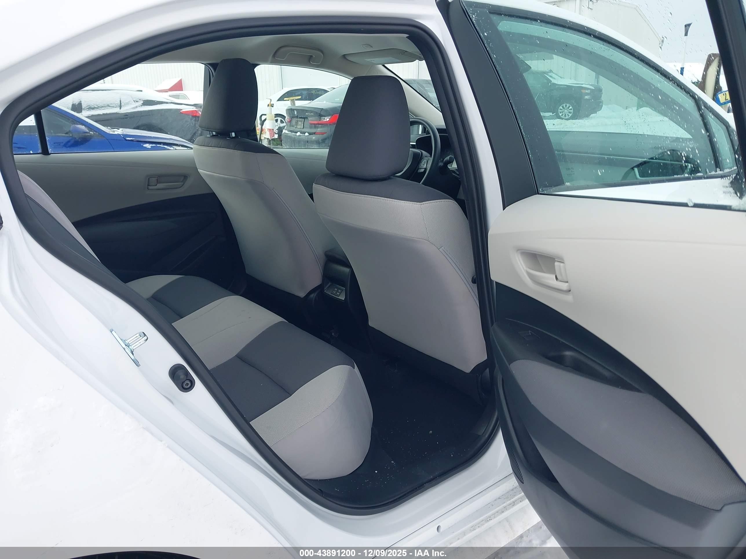 TOYOTA COROLLA image 8