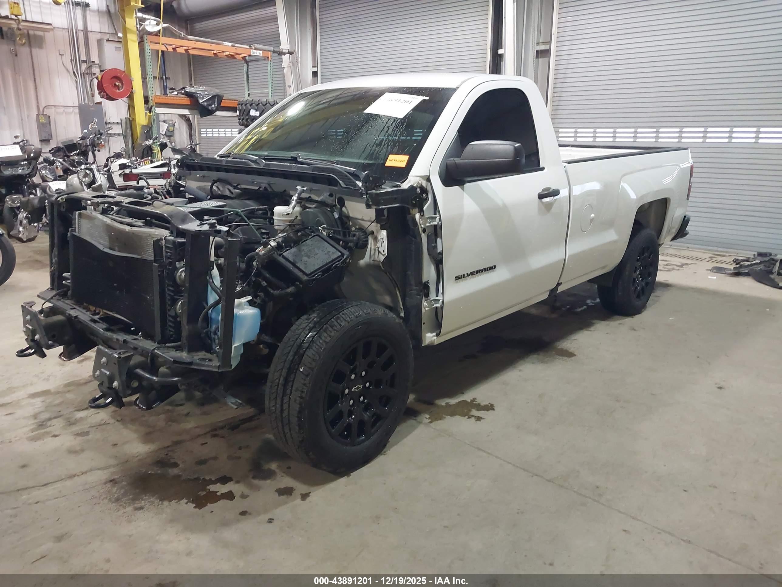 CHEVROLET SILVERADO image 2