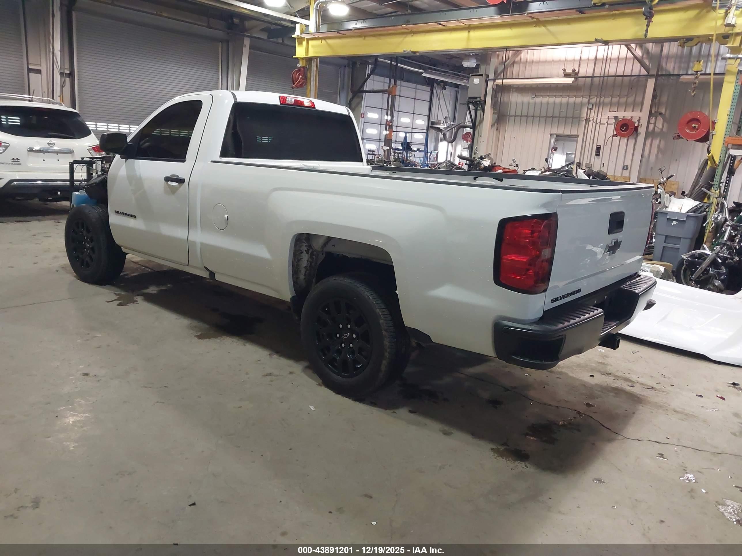 CHEVROLET SILVERADO image 3