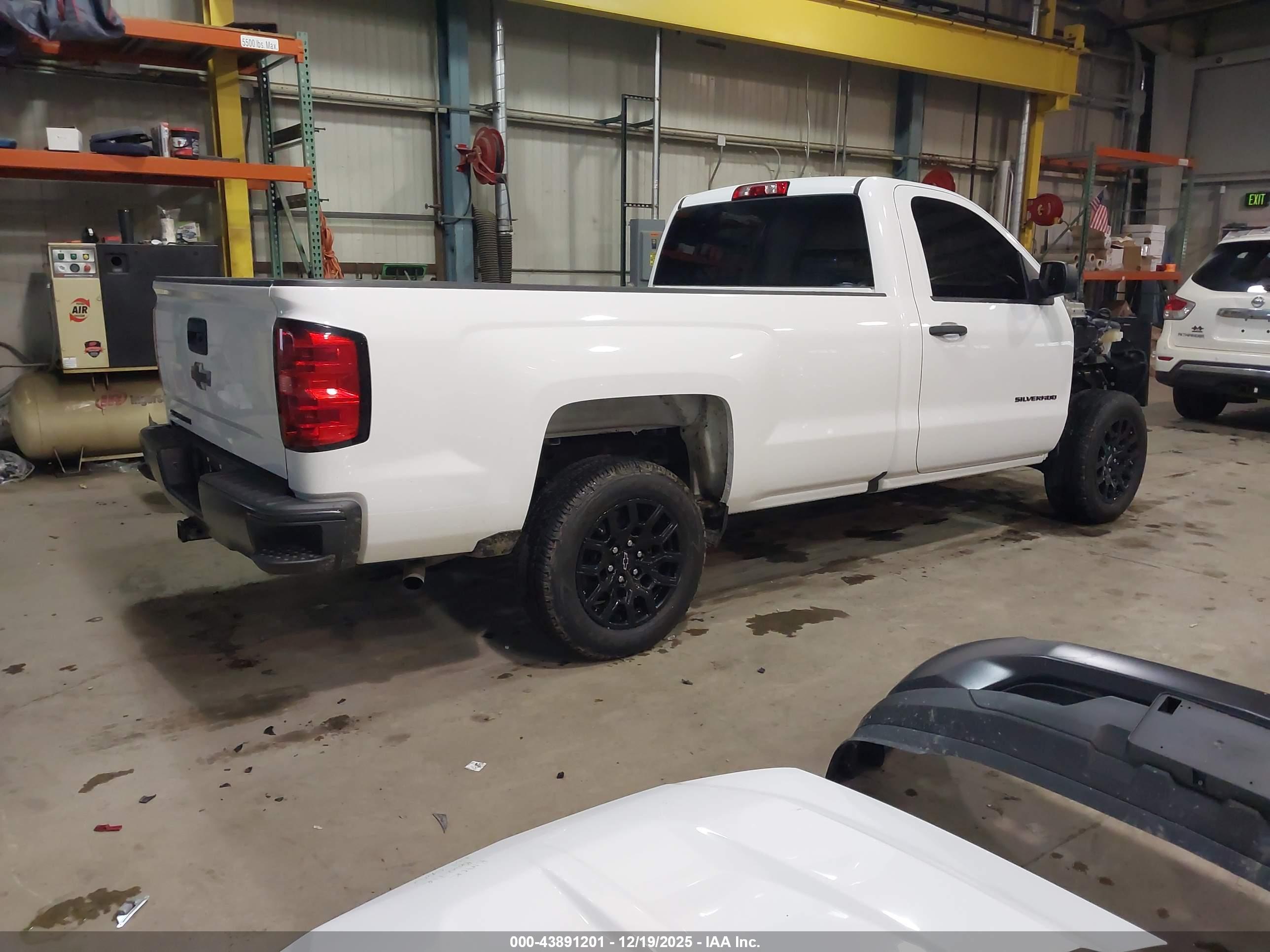 CHEVROLET SILVERADO image 4
