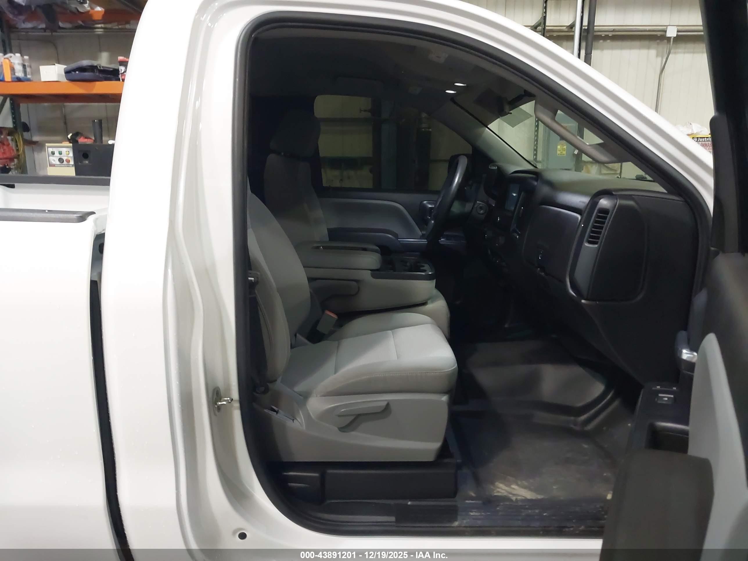 CHEVROLET SILVERADO image 8