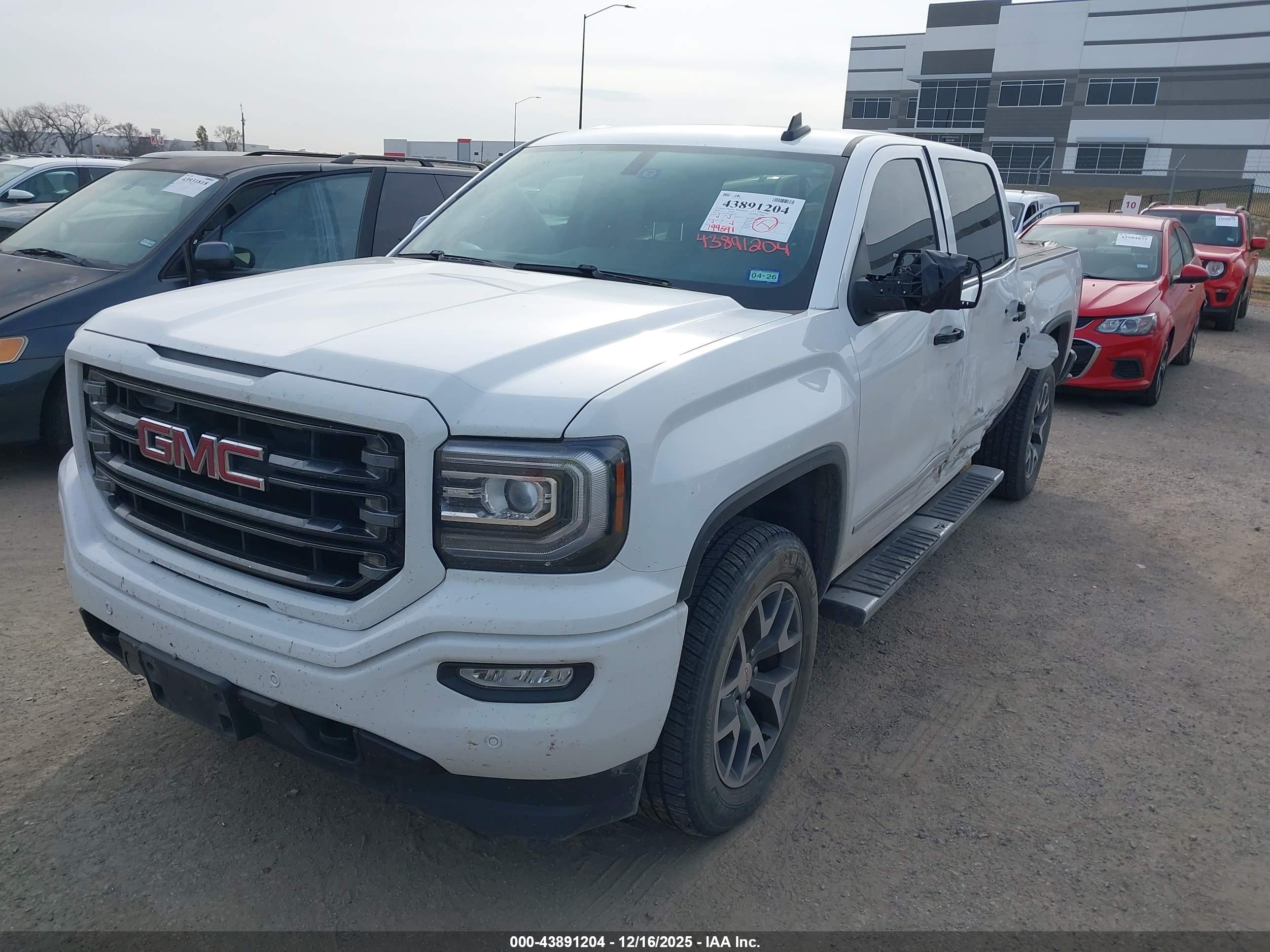 GMC SIERRA image 2