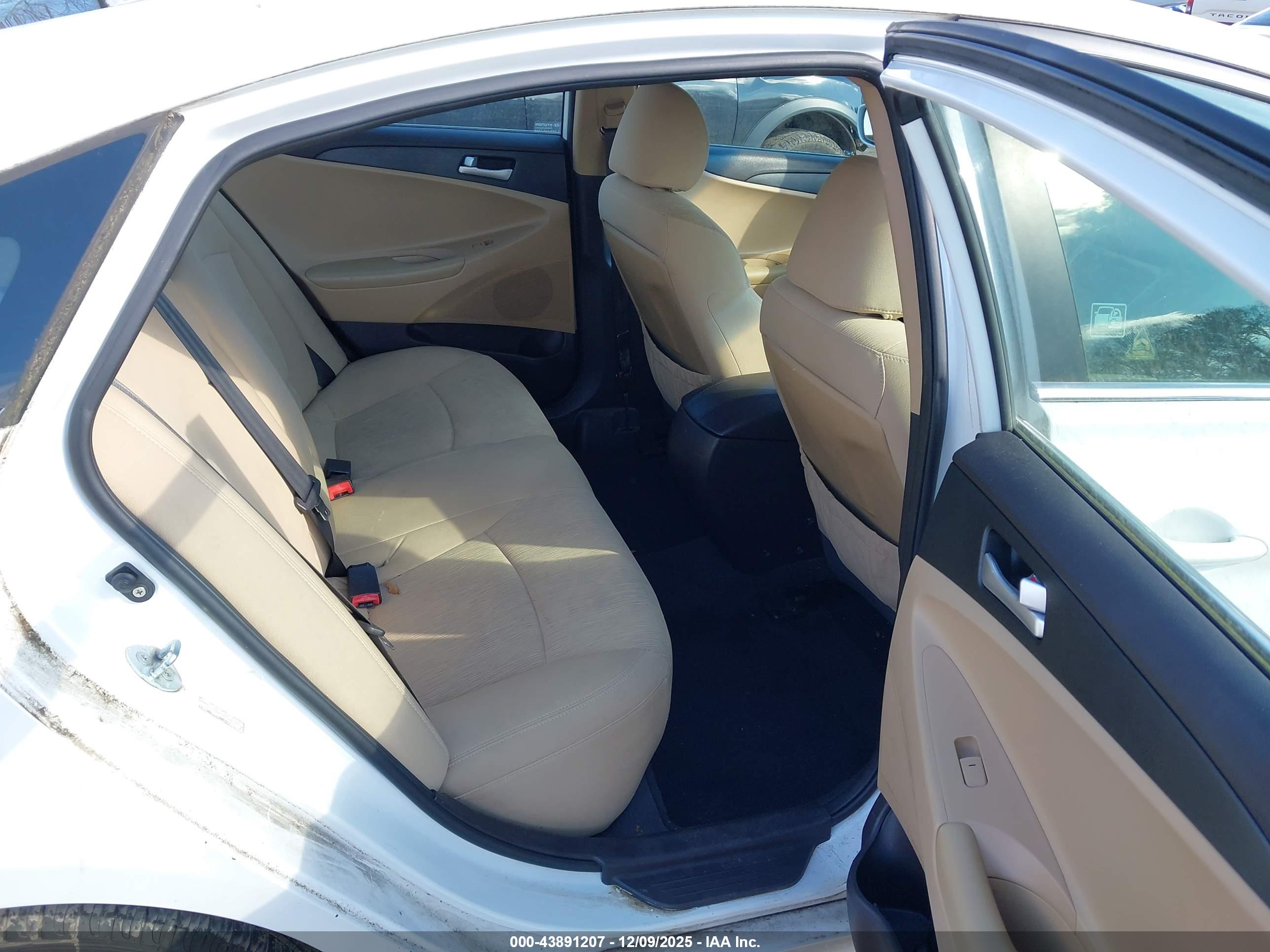HYUNDAI SONATA image 8