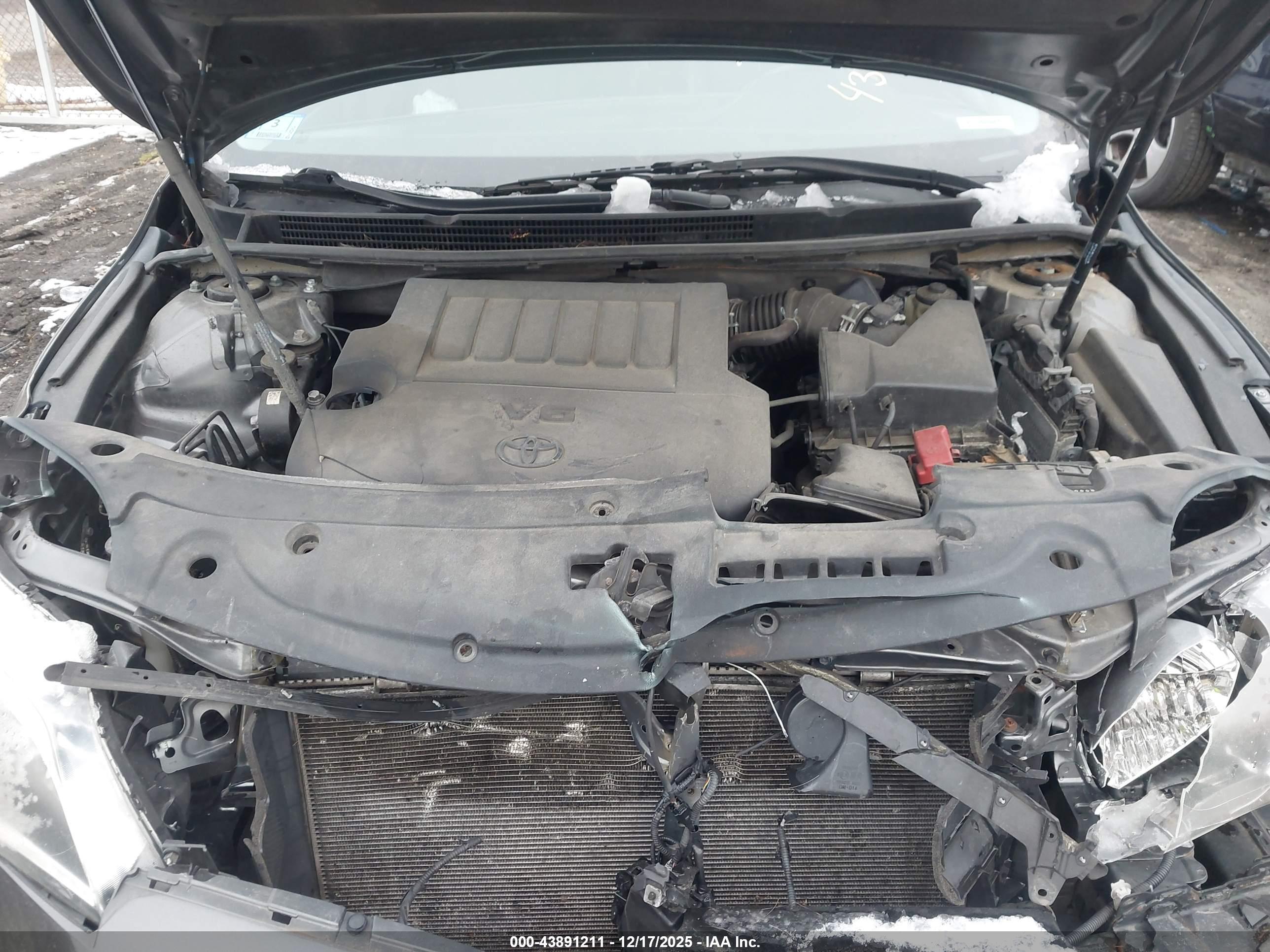 TOYOTA AVALON image 10