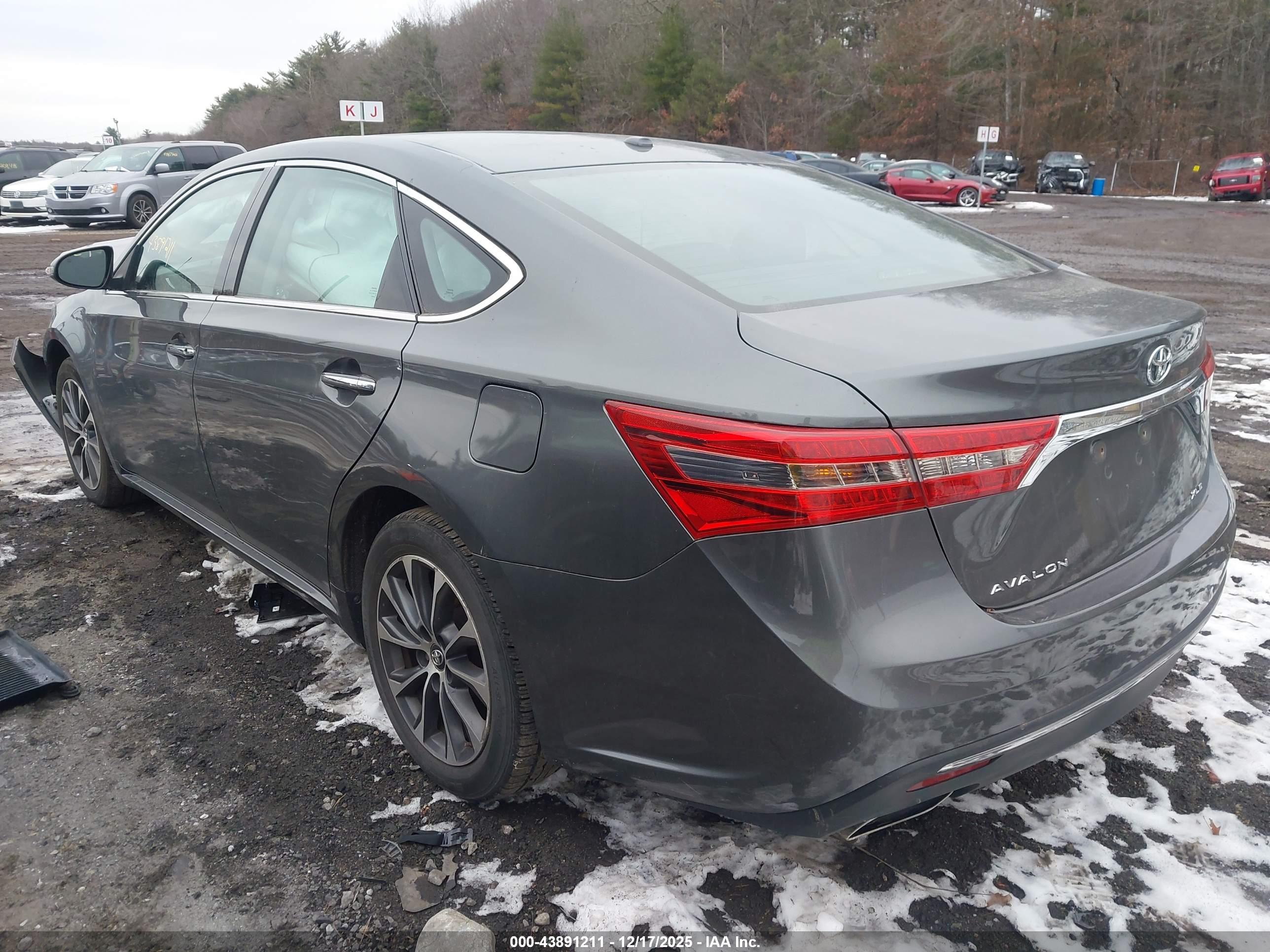 TOYOTA AVALON image 3