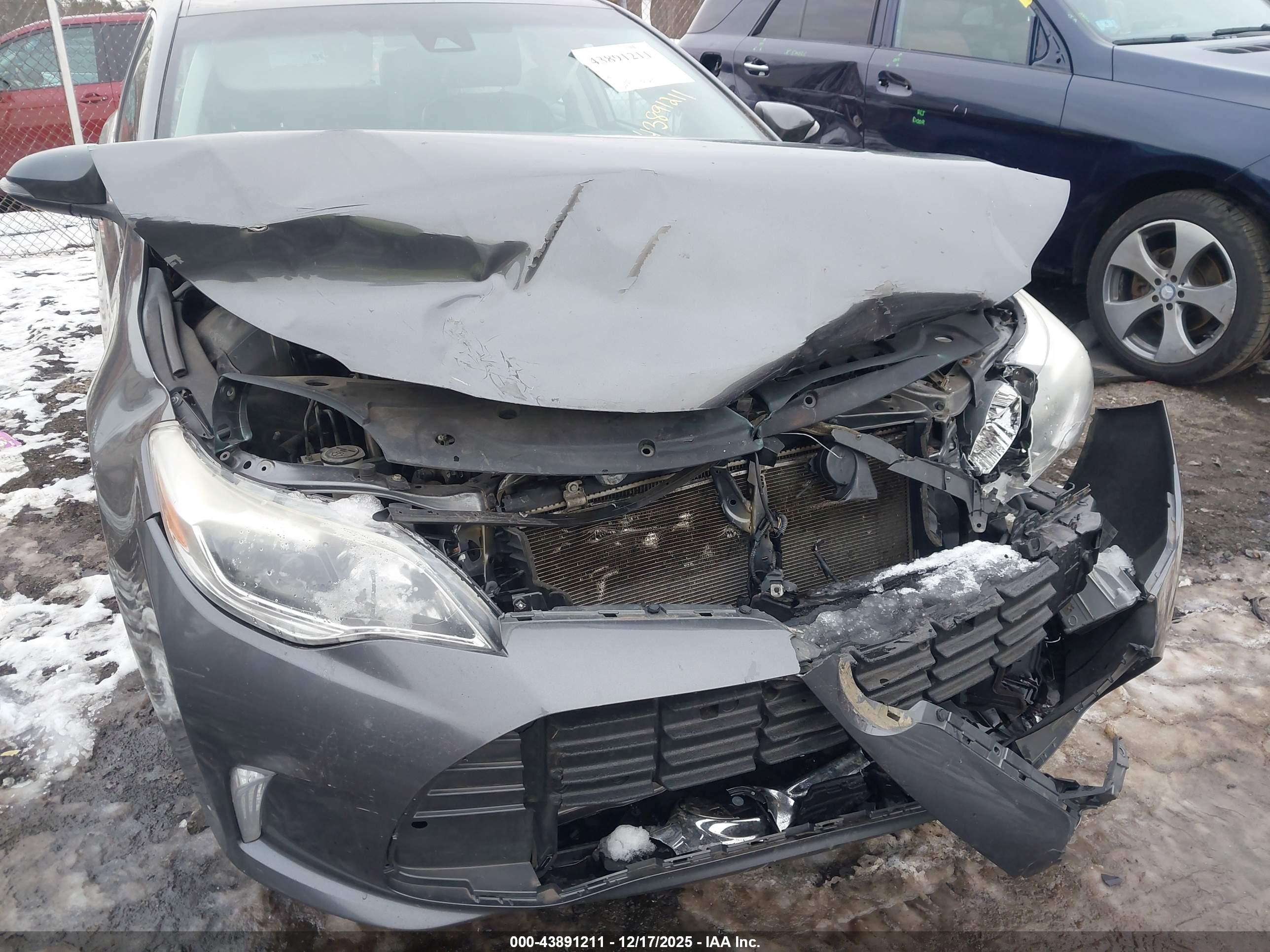 TOYOTA AVALON image 6