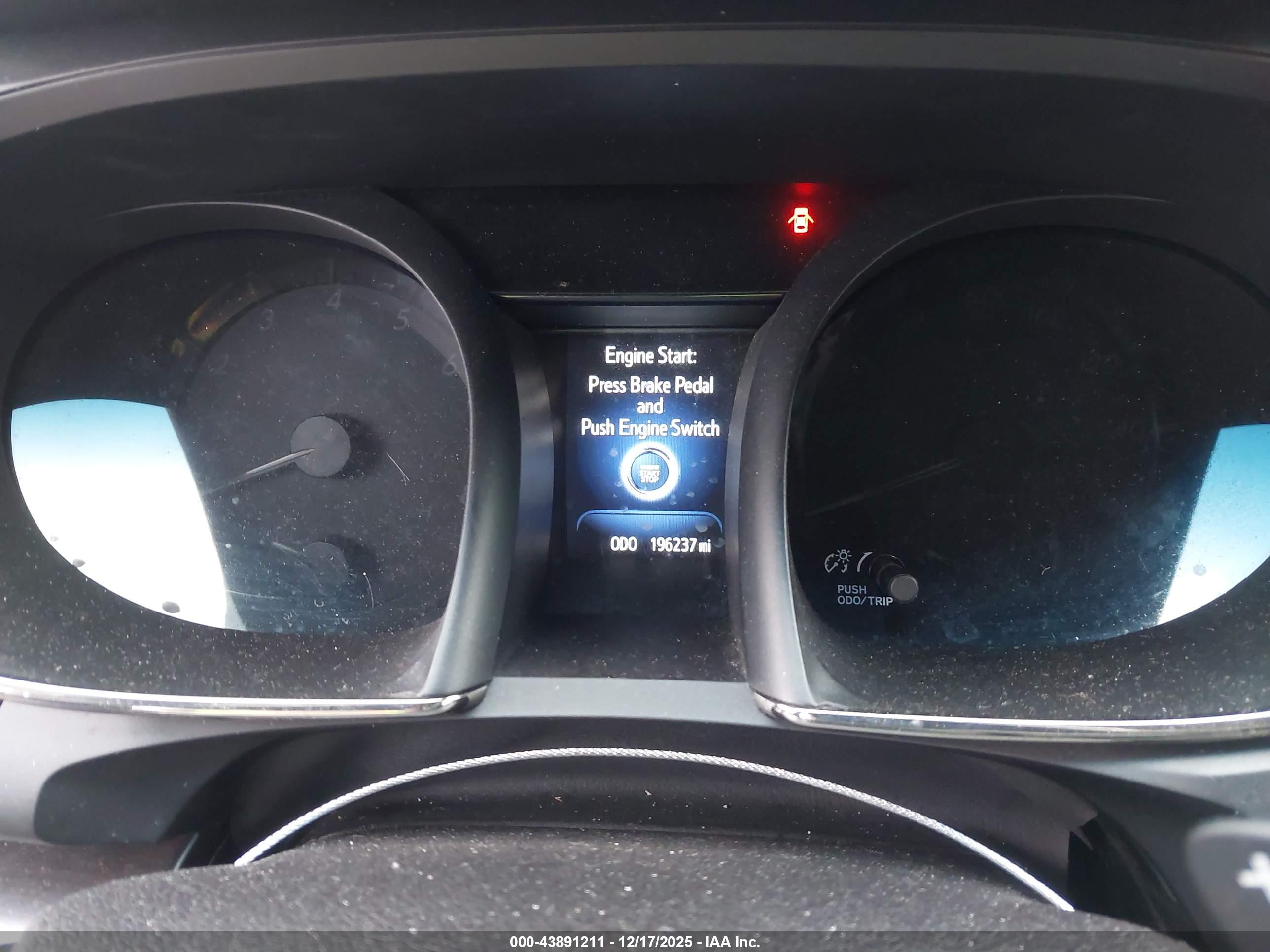 TOYOTA AVALON image 7